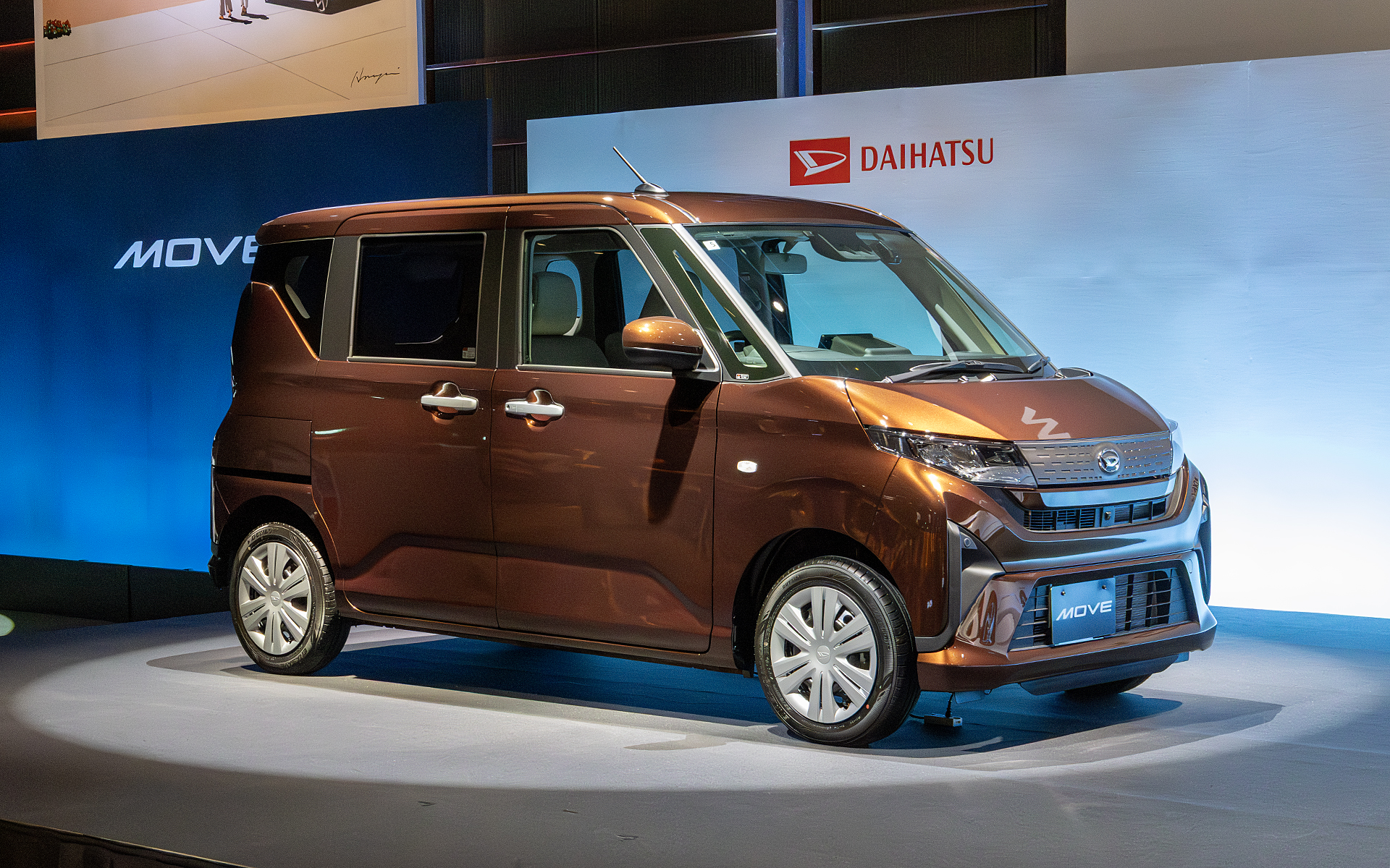 新型ムーヴ。グレードはX。ボディカラーは新色のグレースブラウンクリスタルマイカ