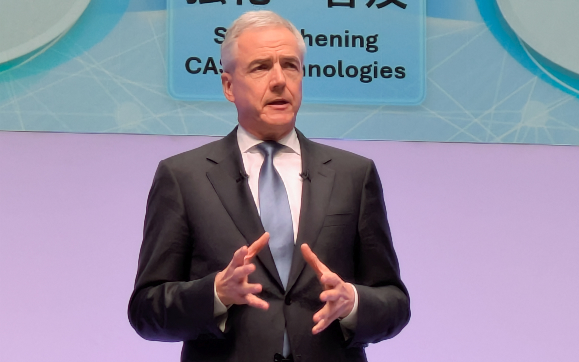 新会社CEO 兼 三菱ふそうトラック・バス株式会社 代表取締役社長・CEO　カール・デッペン氏