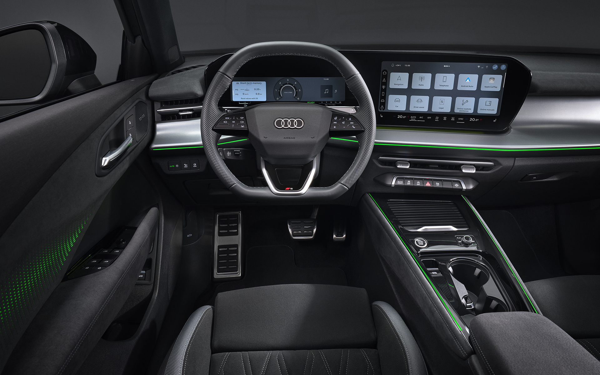 インテリアでは11.9インチのインストルメントクラスターと12.8インチのMMIタッチディスプレイを備えたパノラミックディスプレイなどを装備