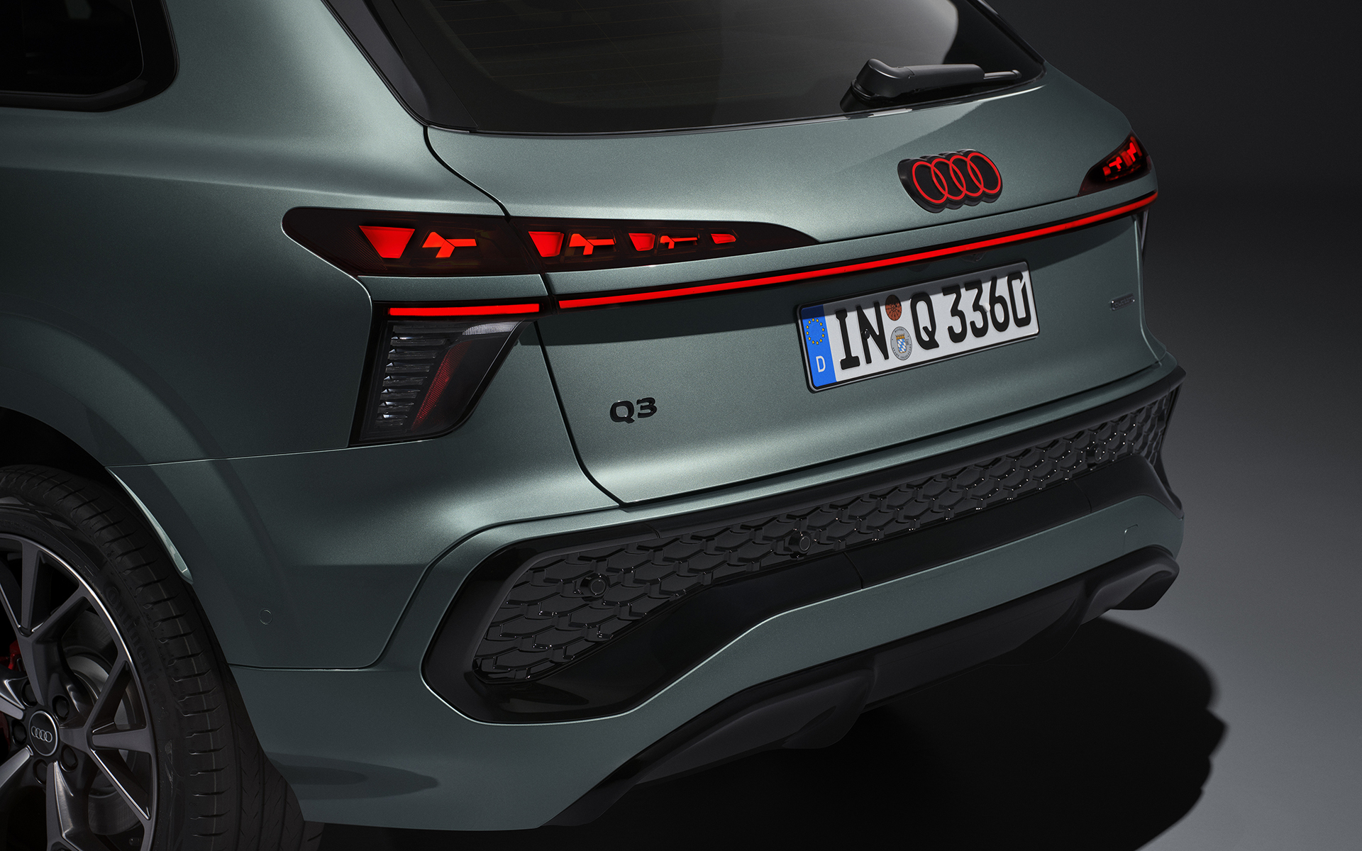 新型Q3ではダイナミックで力強いSUVのプロポーションと、広々とした室内空間の両立を特徴とした