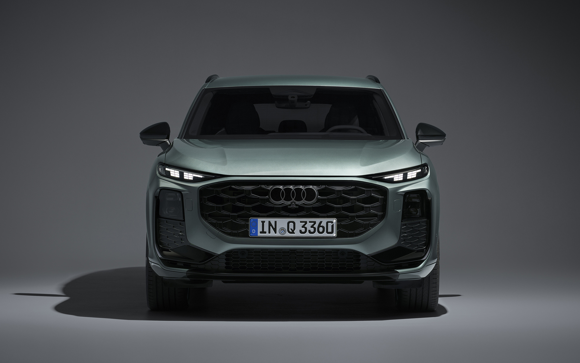 新型Q3ではダイナミックで力強いSUVのプロポーションと、広々とした室内空間の両立を特徴とした