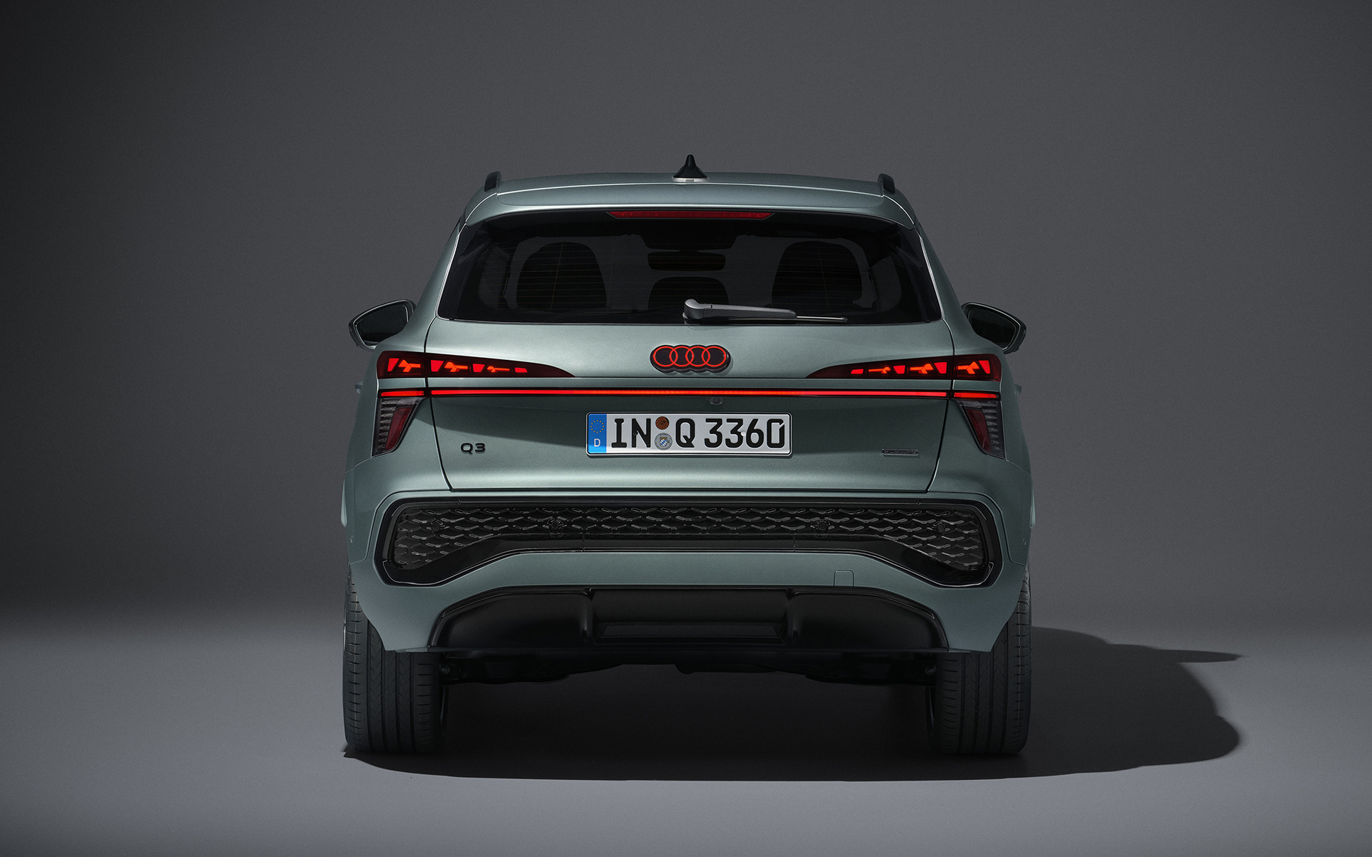 新型Q3ではダイナミックで力強いSUVのプロポーションと、広々とした室内空間の両立を特徴とした