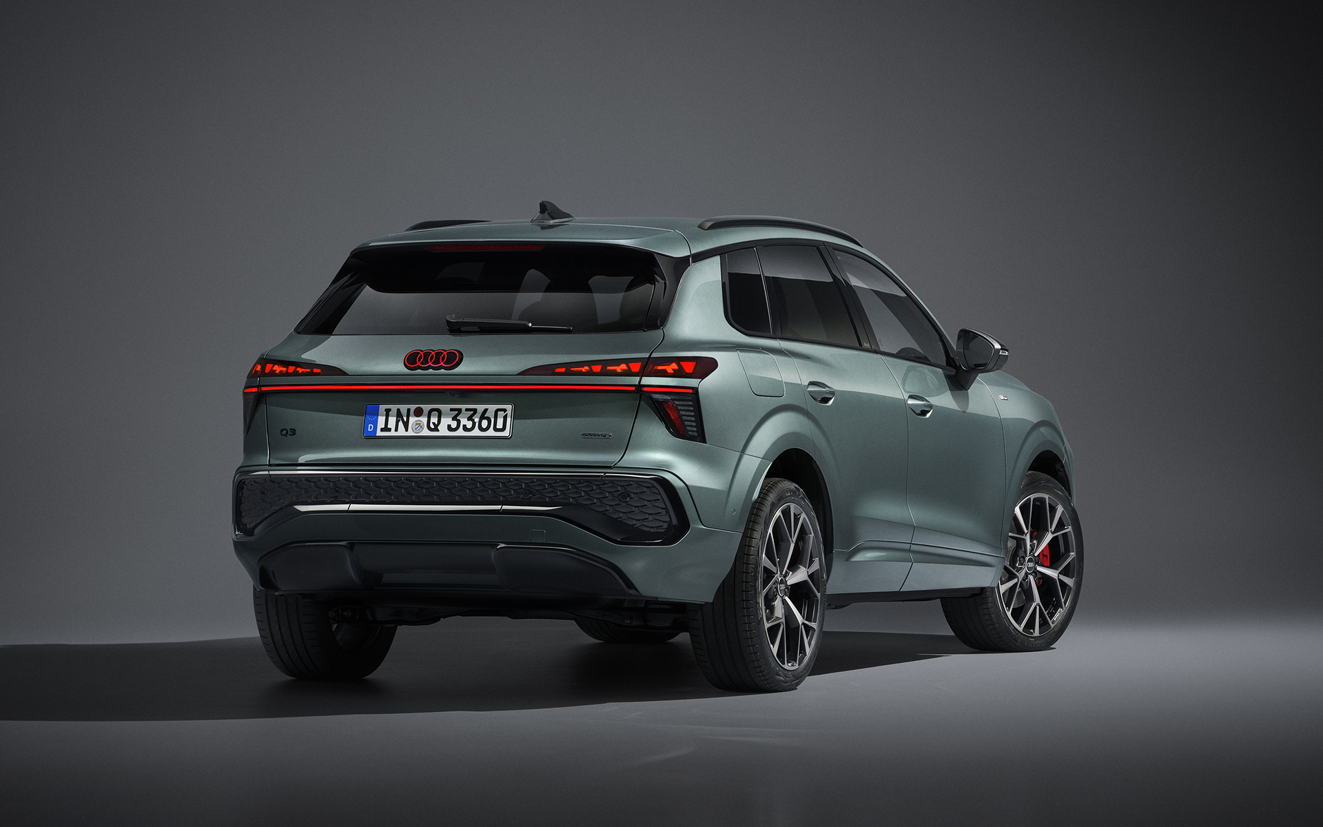 新型Q3ではダイナミックで力強いSUVのプロポーションと、広々とした室内空間の両立を特徴とした