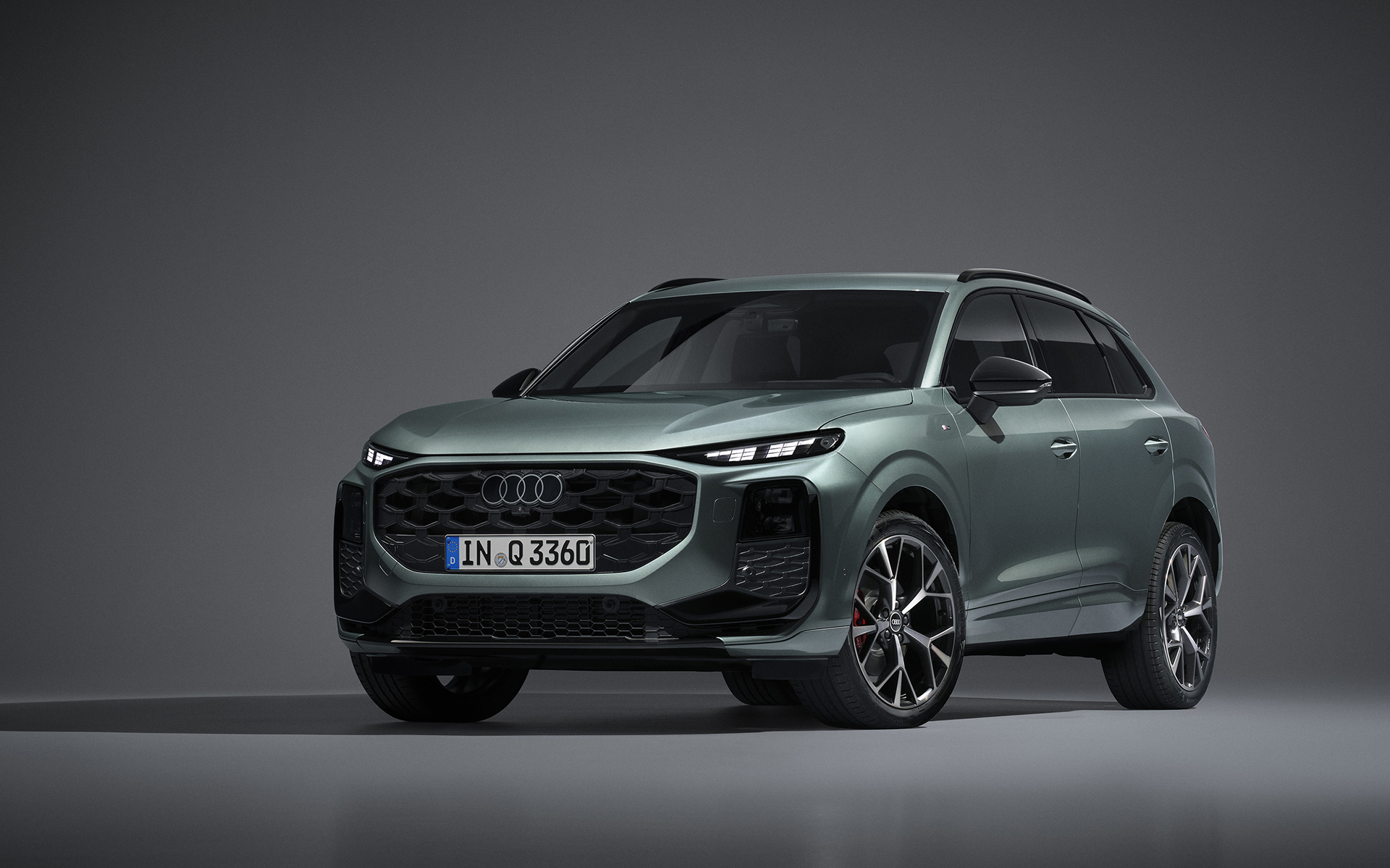 新型Q3ではダイナミックで力強いSUVのプロポーションと、広々とした室内空間の両立を特徴とした