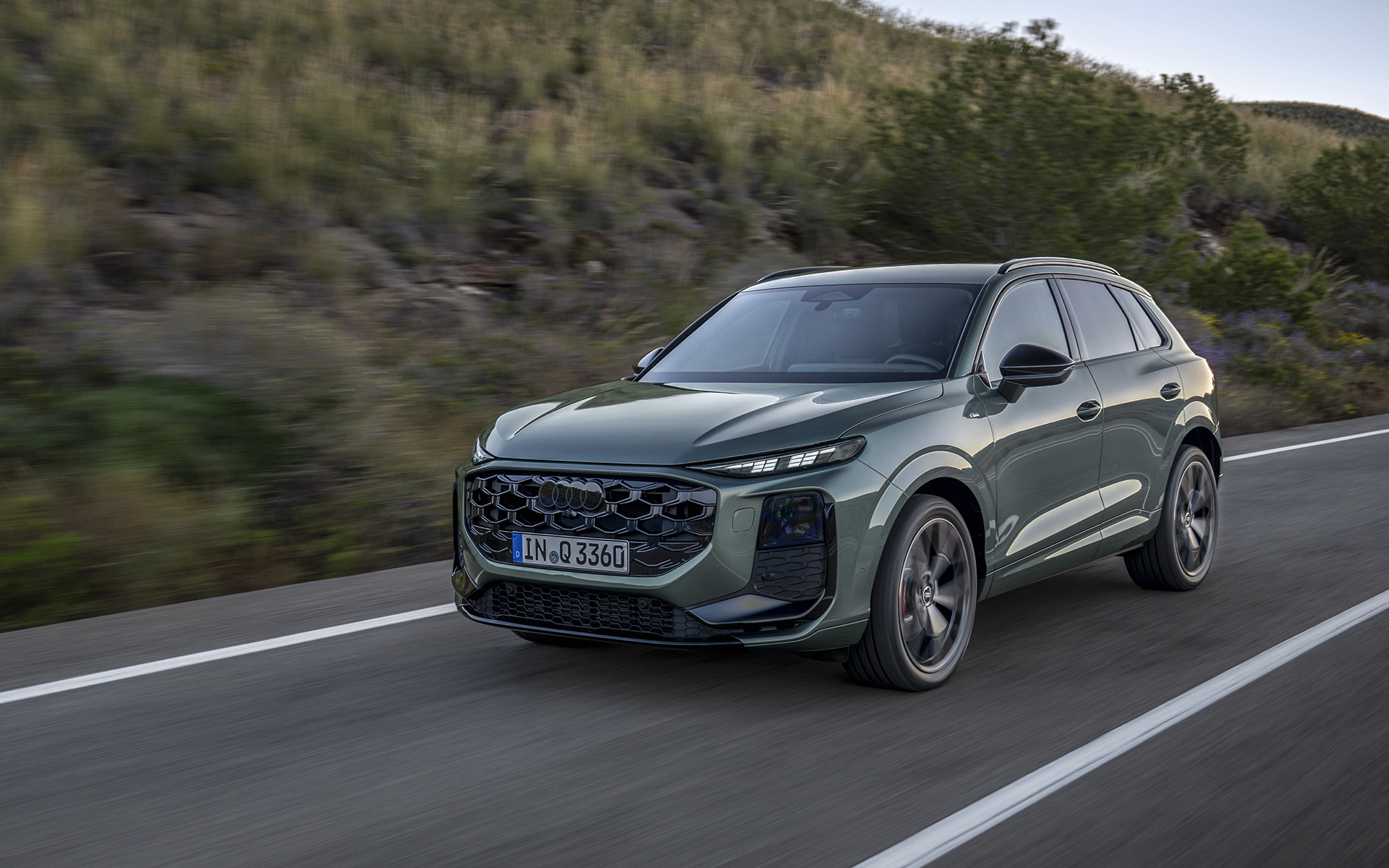 新型Q3ではガソリン、ディーゼル、PHEVを展開する