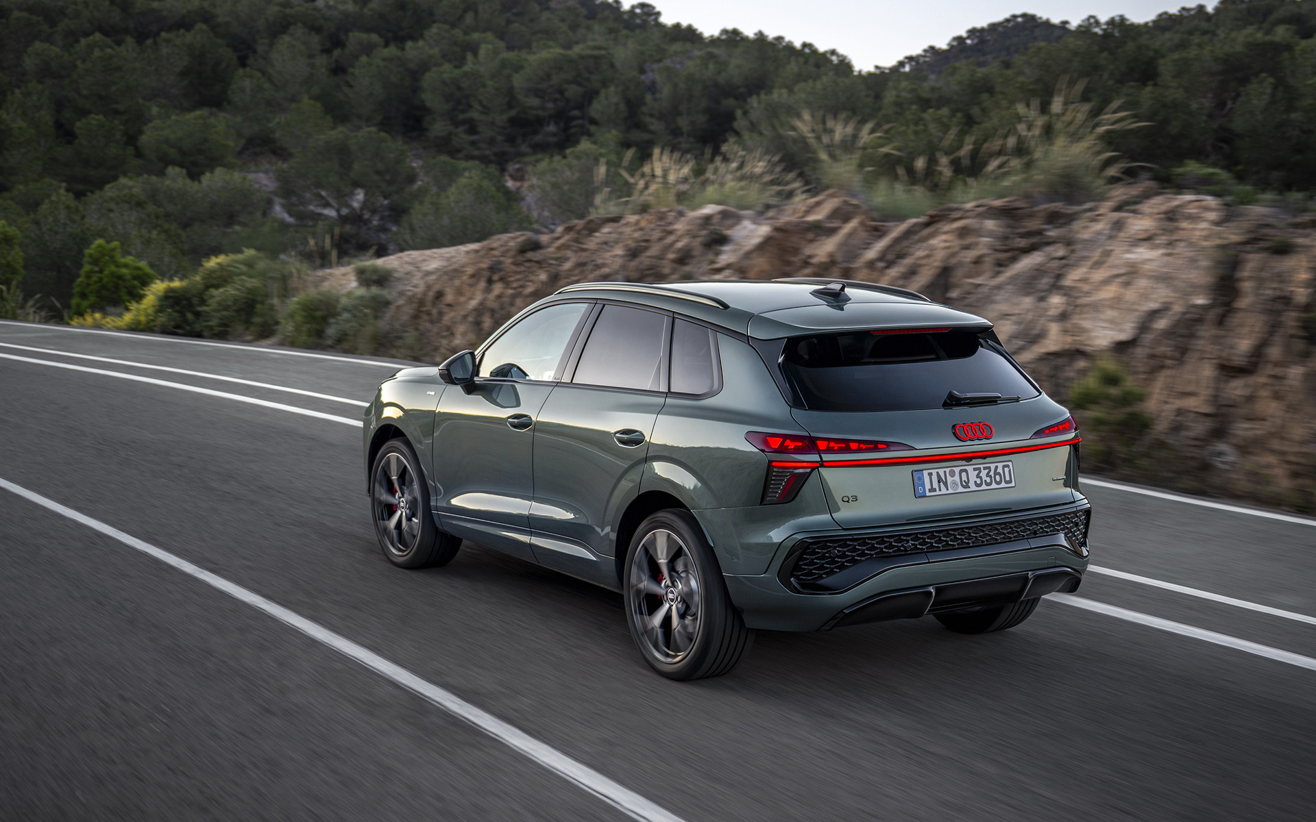 新型Q3ではガソリン、ディーゼル、PHEVを展開する