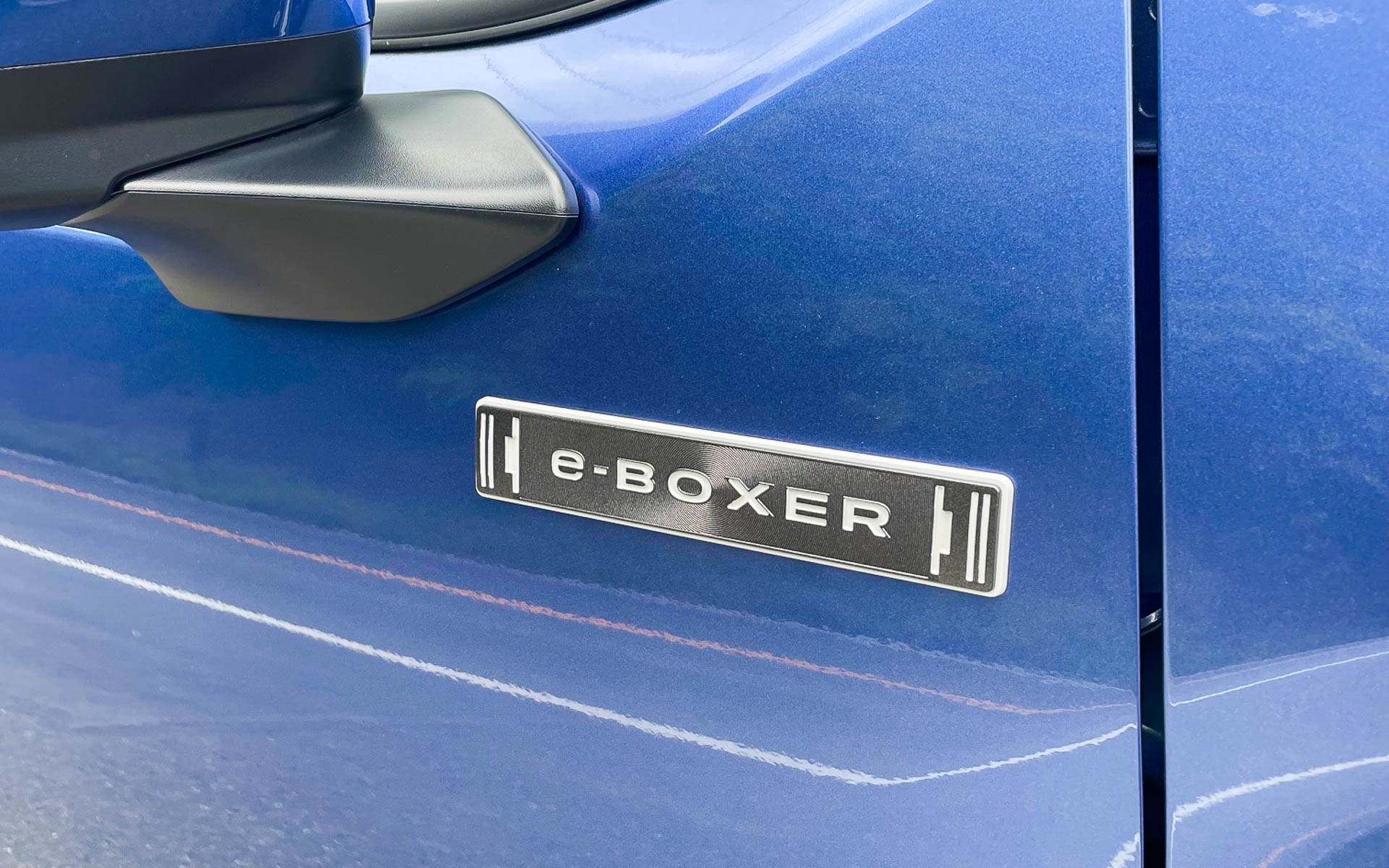 e-BOXERストロングハイブリッドのエンブレム