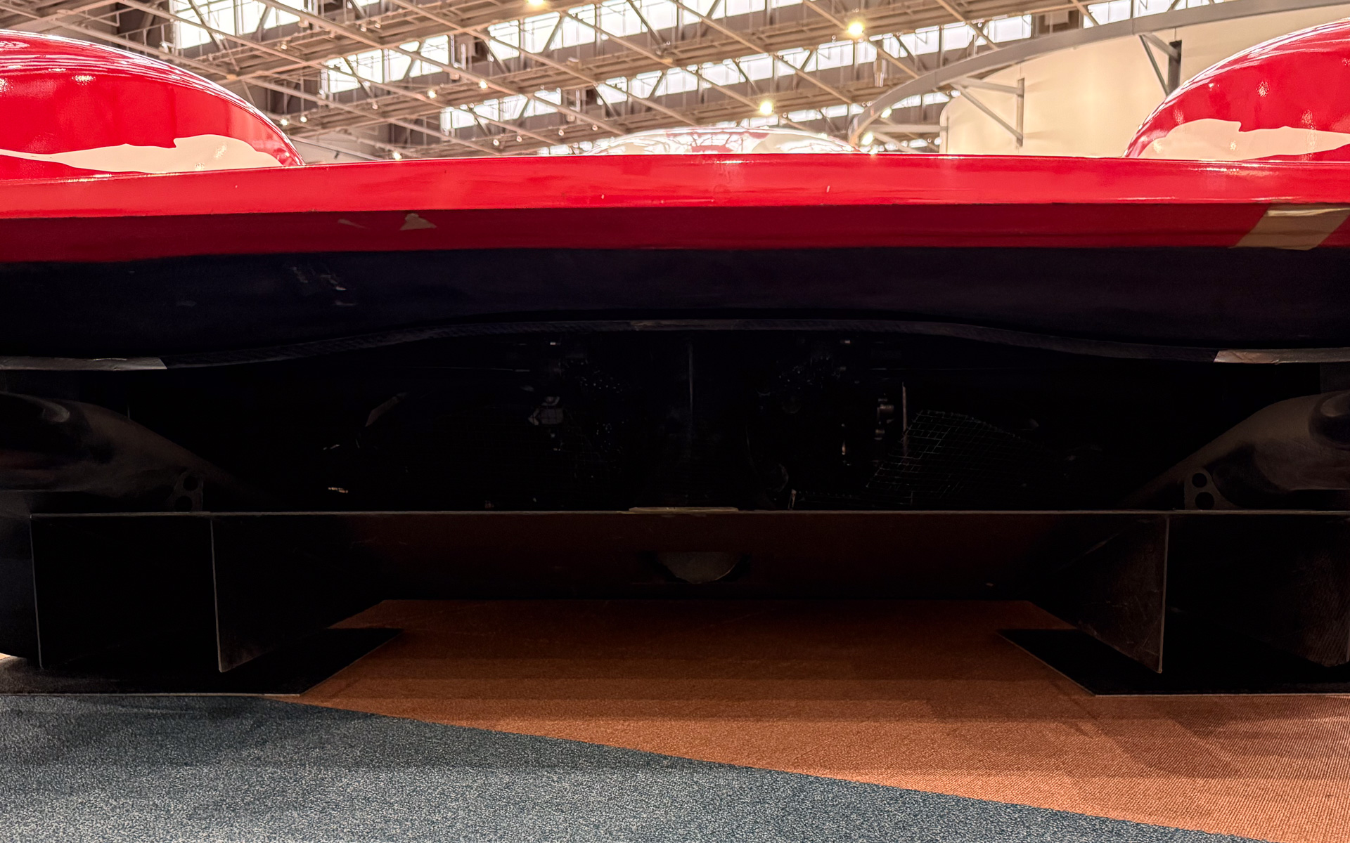 エンジンものぞき込むことができる