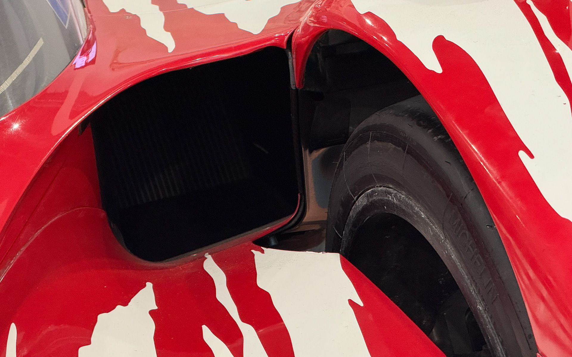 フロントタイヤまわり