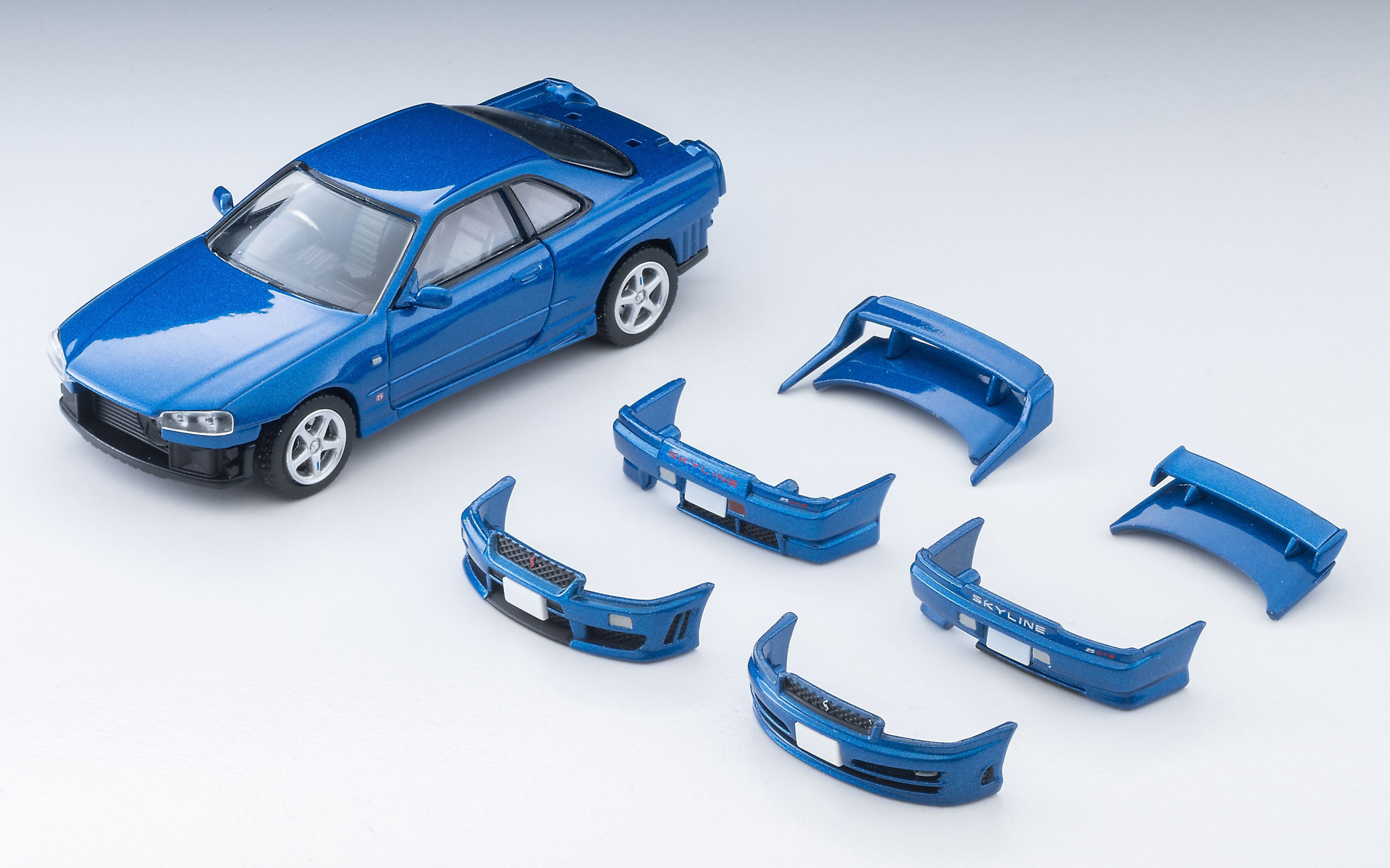 64分の1スケールで、全長は約72mm