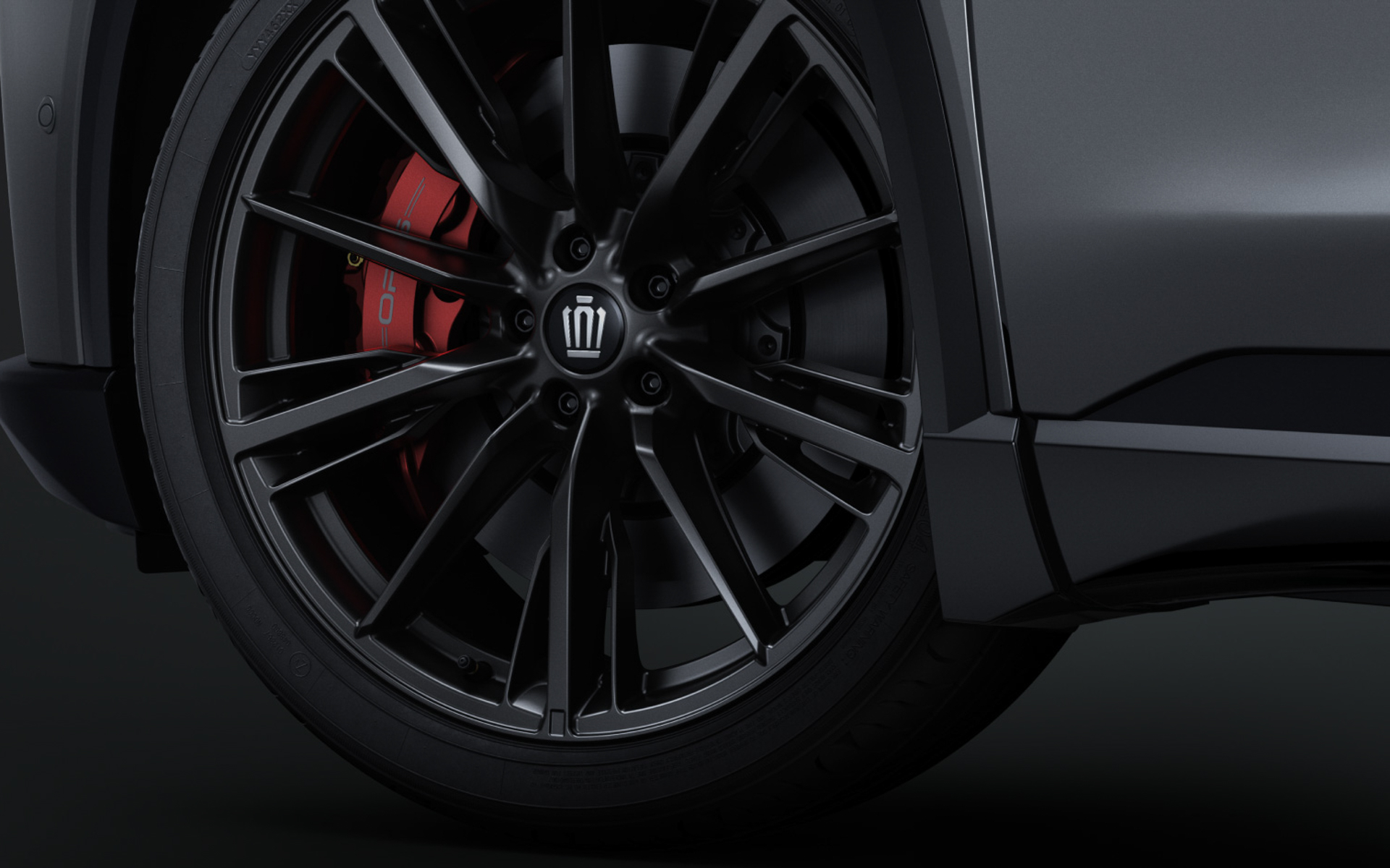 特別設定色マットメタルに合わせてホイールもマットブラック塗装としている