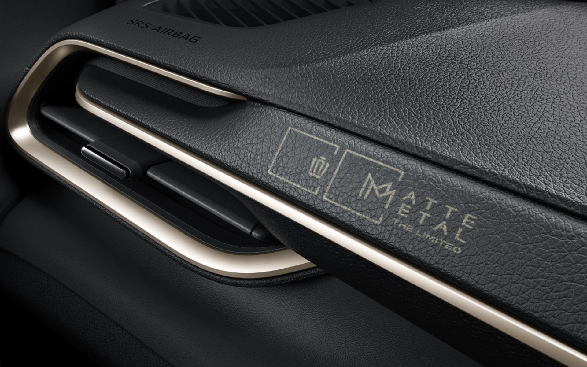 インストルメントパネルには、THE LIMITED-MATTE METAL専用のレーザー加飾が施されている