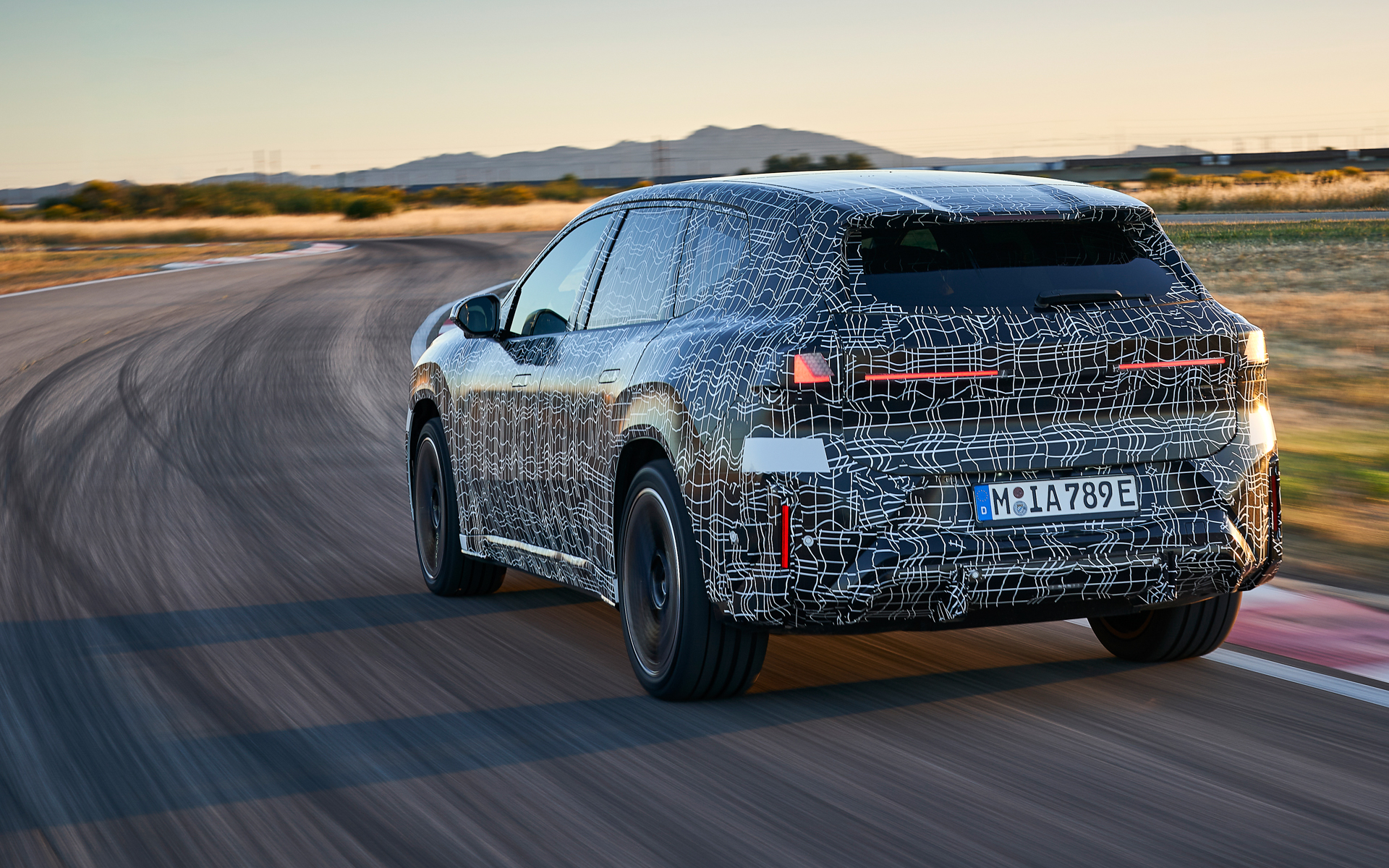 テスト中の新型iX3（プロトタイプ）