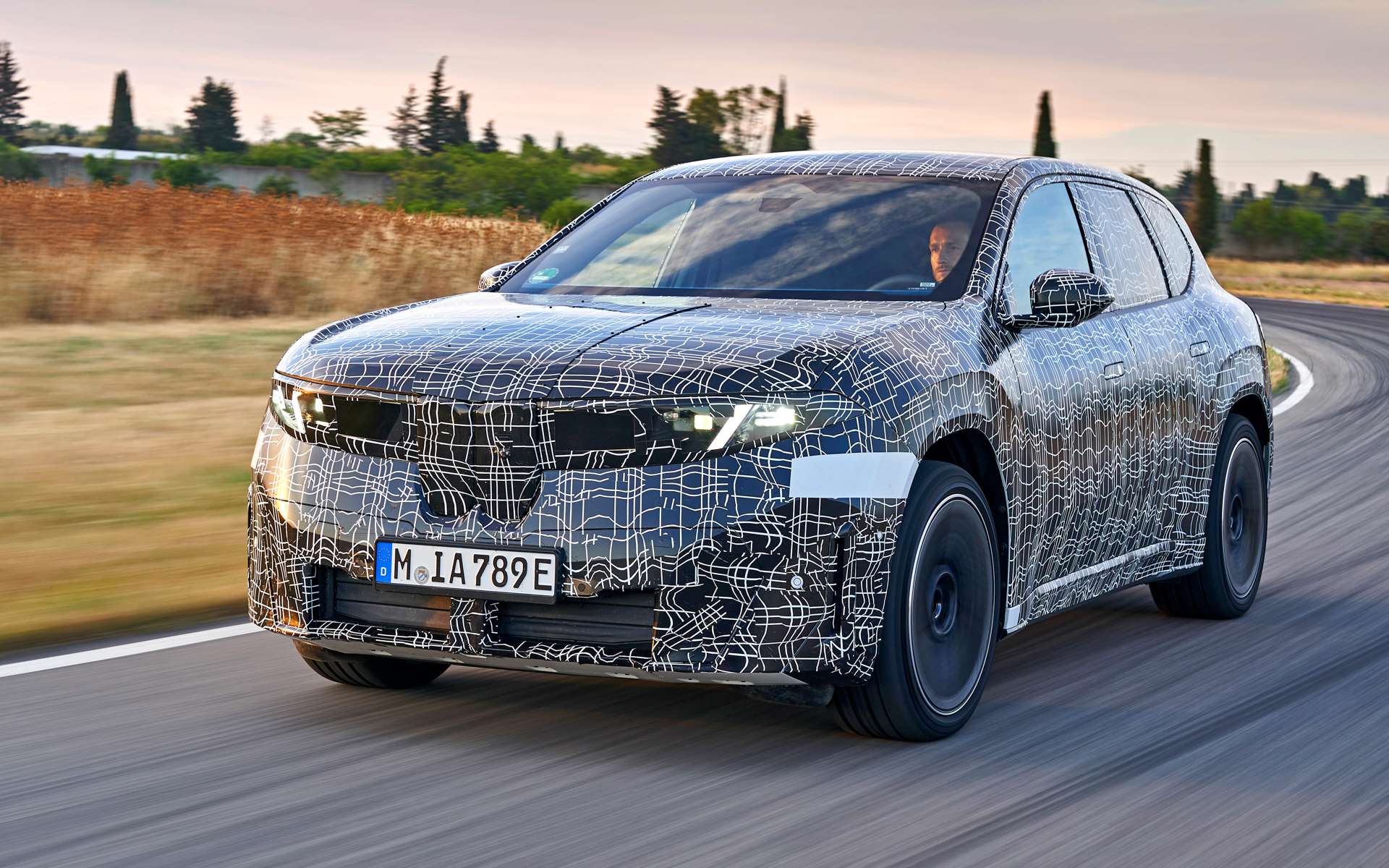 テスト中の新型iX3（プロトタイプ）