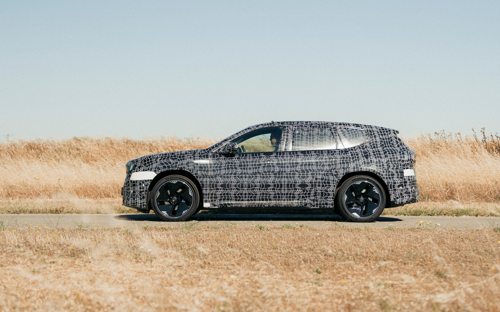 テスト中の新型iX3（プロトタイプ）