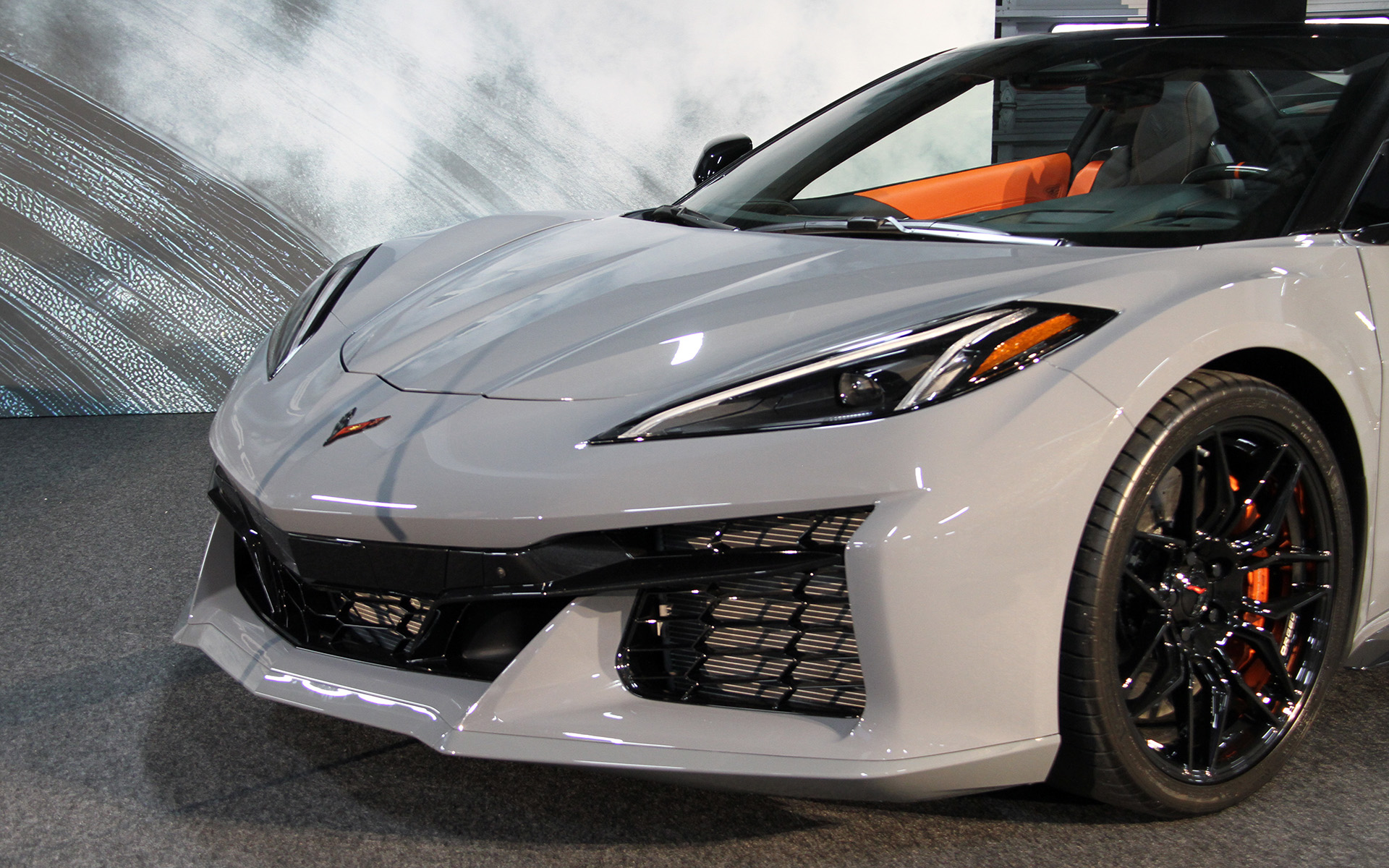 コルベット Z06 コンバーチブルのボディサイズは4685×2025×1225mm（全長×全幅×全高）、ホイールベースは2725mm。車両重量は1710kg