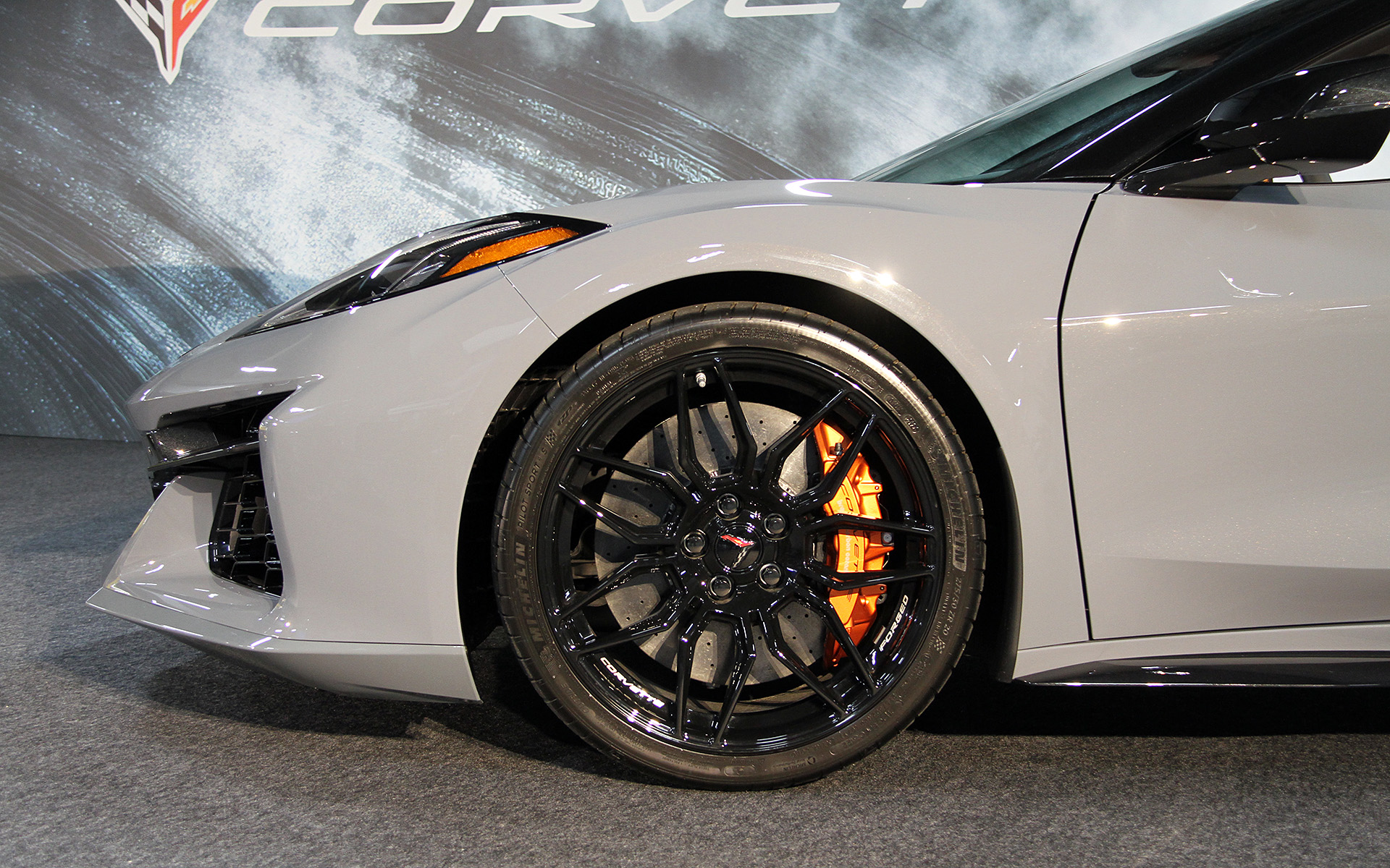 コルベット Z06 コンバーチブルのボディサイズは4685×2025×1225mm（全長×全幅×全高）、ホイールベースは2725mm。車両重量は1710kg