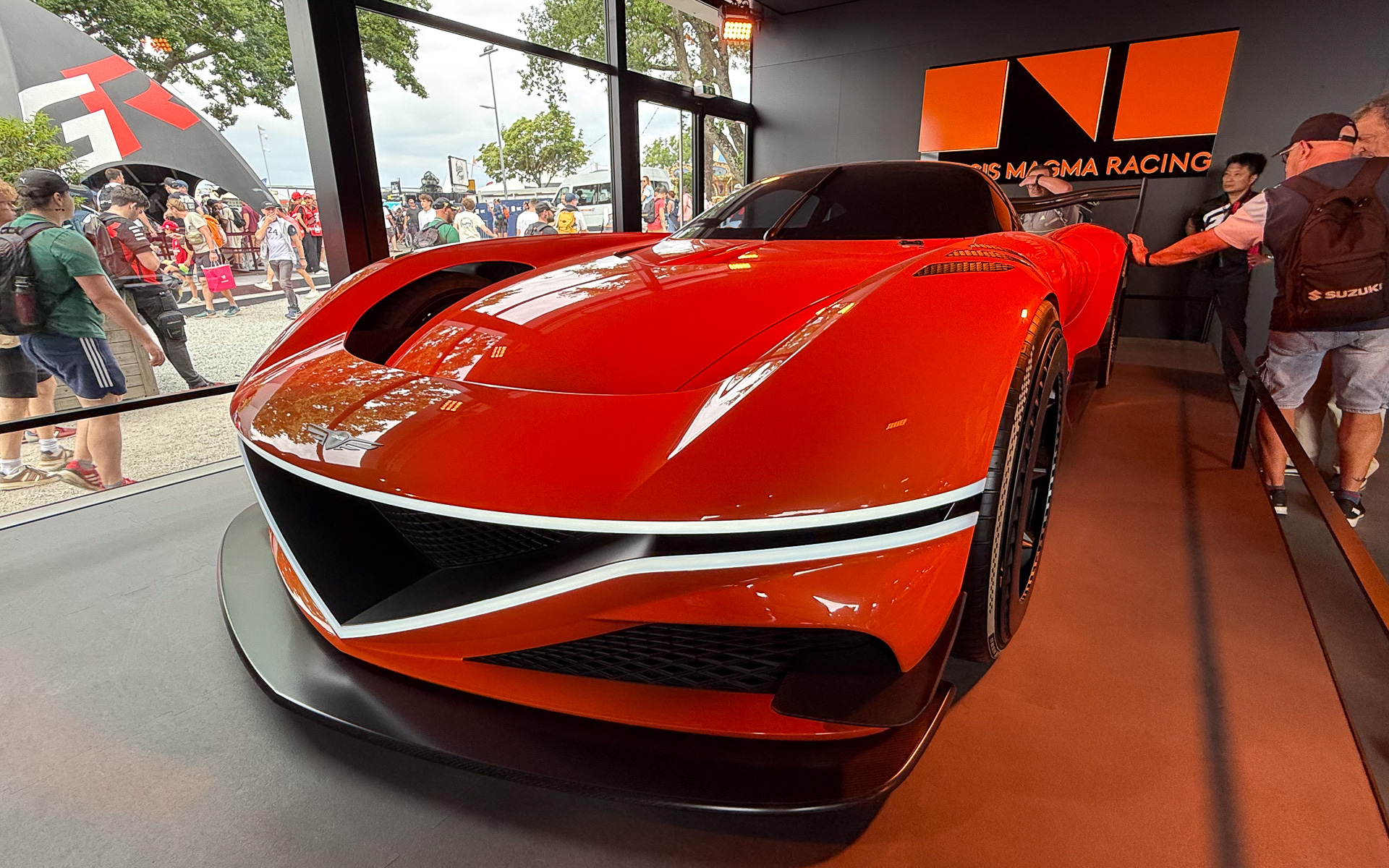 同時に展示されていたジェネシスのコンセプトカー