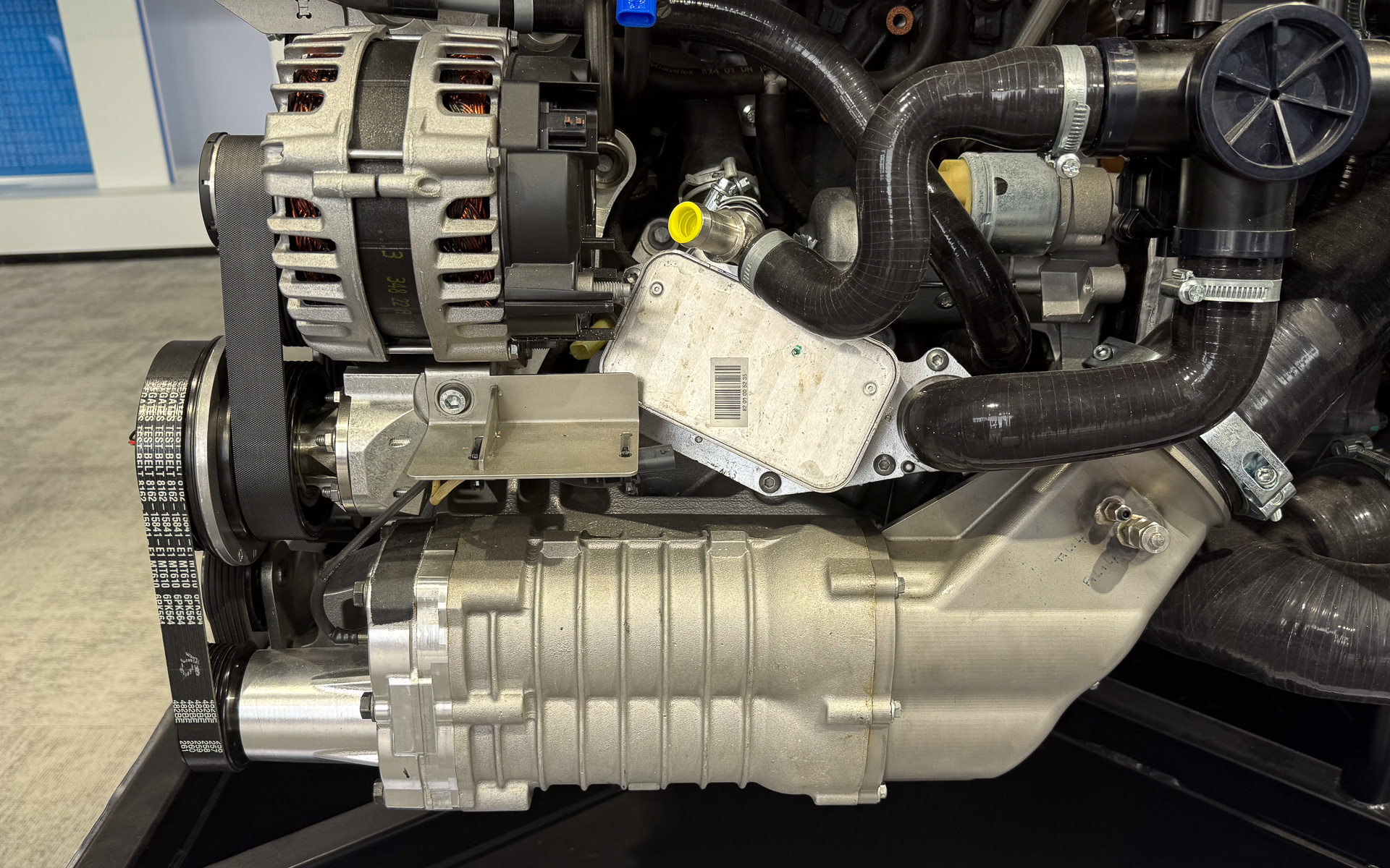 水素燃焼エンジンに搭載されているコンプレッサー