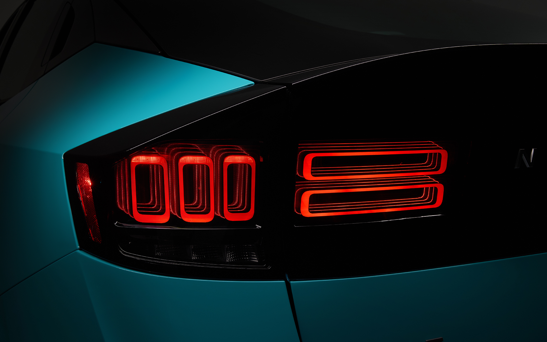 「デジタル“禅”」の要素を表現したというホログラフィックリアコンビネーションランプ