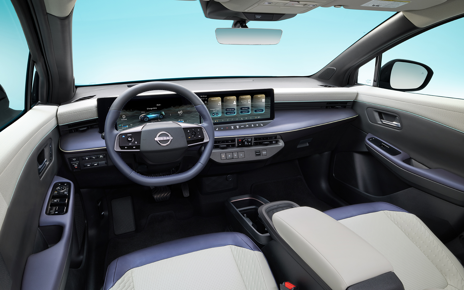 インテリアでは空調ユニットをモータールームに配置することで、開放感ある前席の足下空間を実現