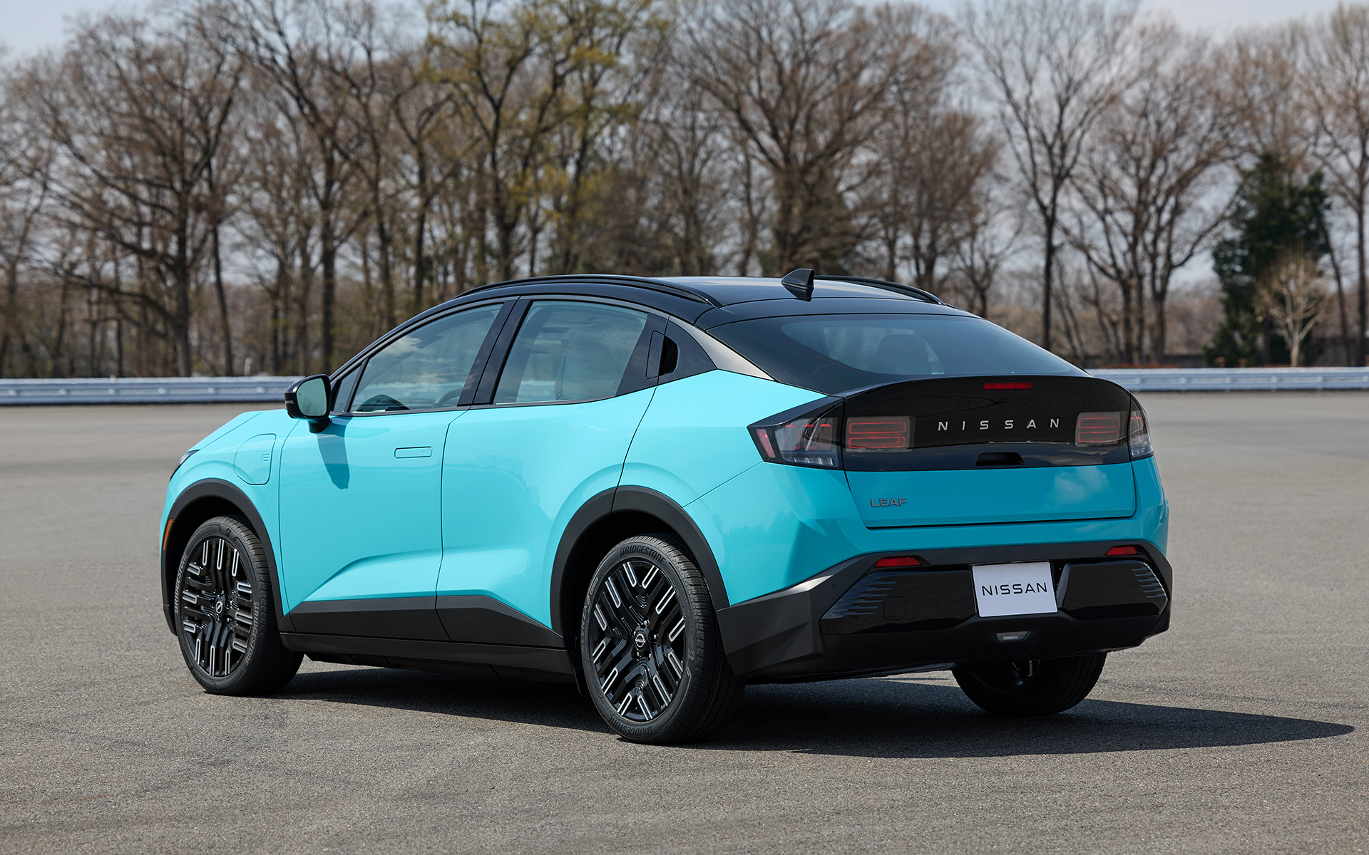 新型リーフのボディサイズは4360×1810×1550mm（全長×全幅×全高、日本仕様）、ホイールベースは2690mm