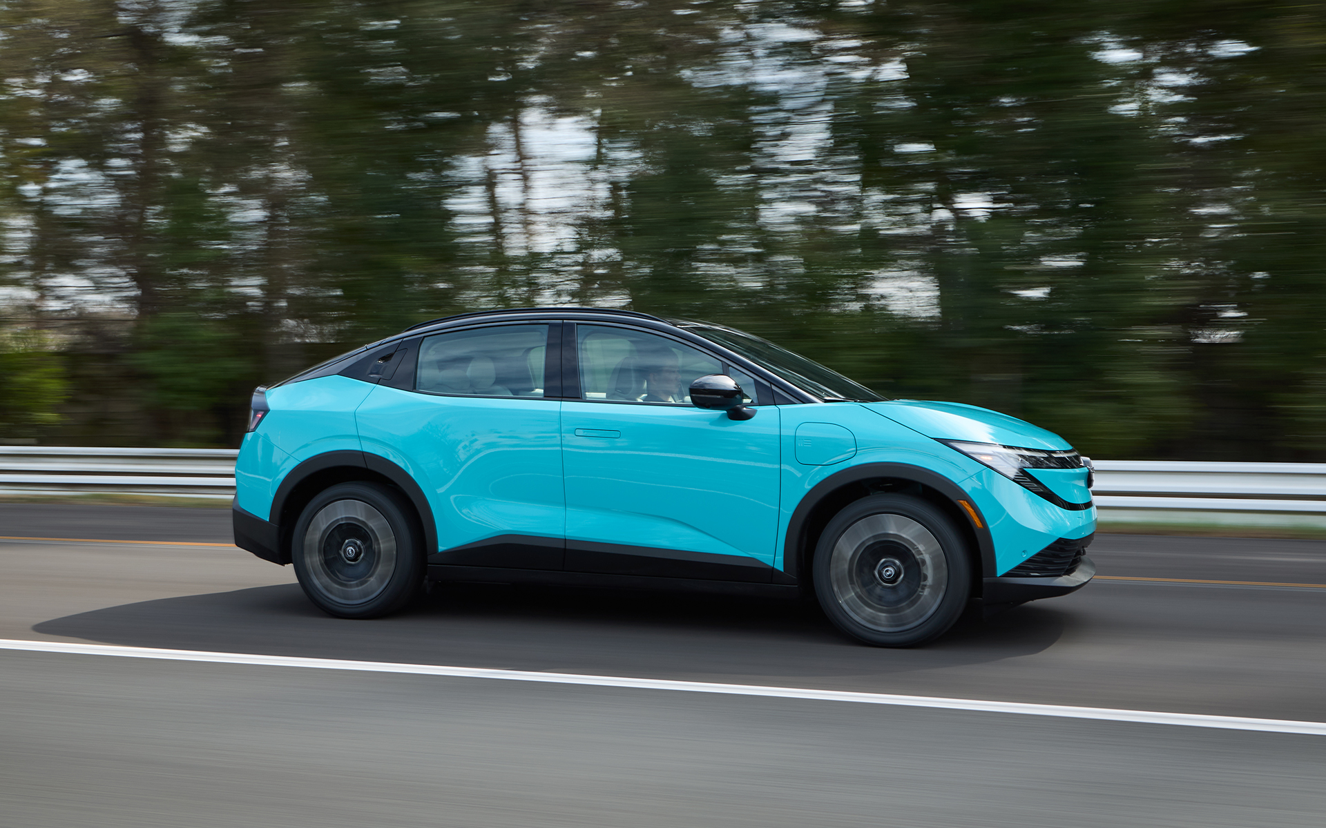 新開発の3-in-1 EVパワートレーンを採用