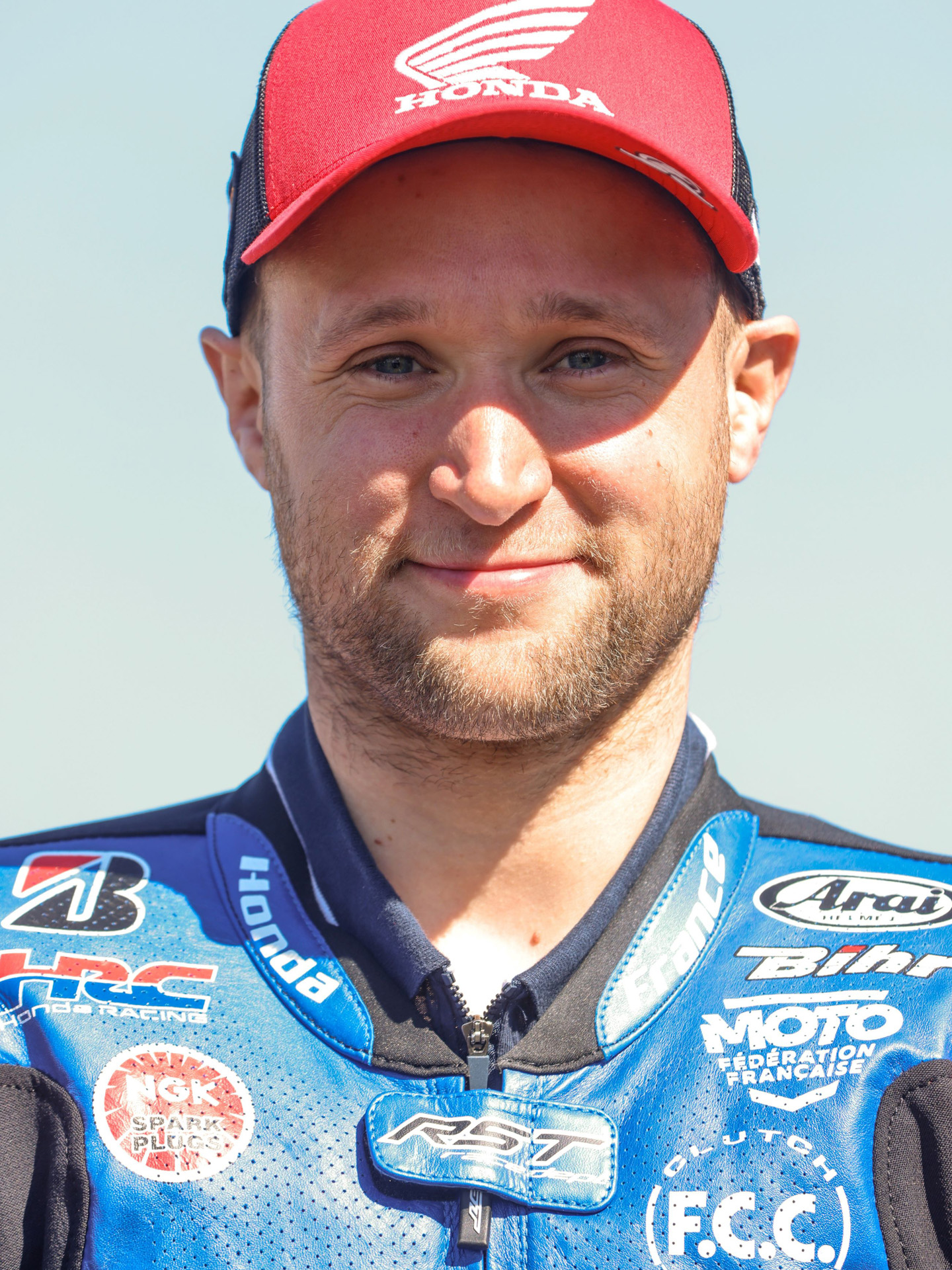 アラン・テシェ選手（フランス、30歳）「鈴鹿8耐は重要なレースです。特に、今年は6月のスパ8時間耐久レースで優勝し、EWCのタイトル獲得に向けて大事なレースになります。また、鈴鹿はチームのホームコースでもあり、自分にとって思い出深い、特別な場所でもあります。バイク、ライダー、チームすべていい流れで来ています。速さもあるので、鈴鹿で最大限のポイントを持ち帰りたいと思います」