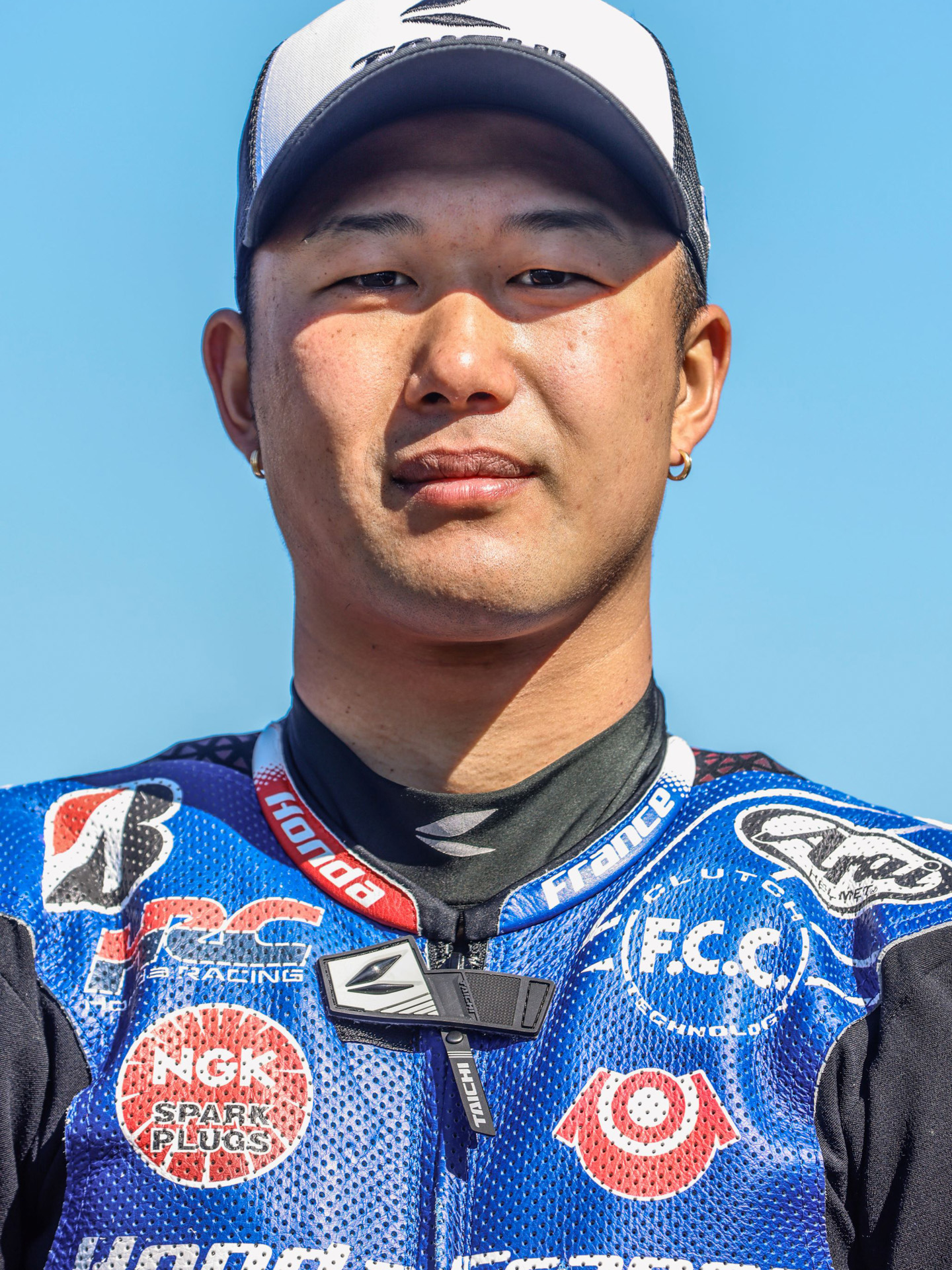 羽田太河選手（山梨県、26歳）「鈴鹿8耐は自分にとって3回目の挑戦になります。過去2回は不運もありましたが、今年はこの素晴らしいチームとバイクで自分のベストを尽くしたいです。EWCは自分がこれまで経験してきたMoto2や他のレースとは違うチャレンジを求めてきますが、今年のルマンとスパでの耐久レースで得た経験を活かし、チームのホームコースであるここ鈴鹿で頑張ります。応援よろしくお願いします」