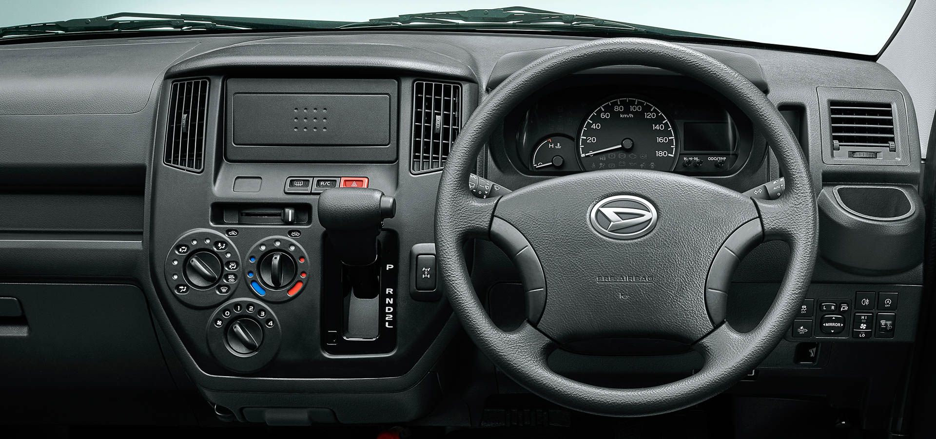 グランマックス カーゴ GL（4WD/4速AT）のインパネイメージ