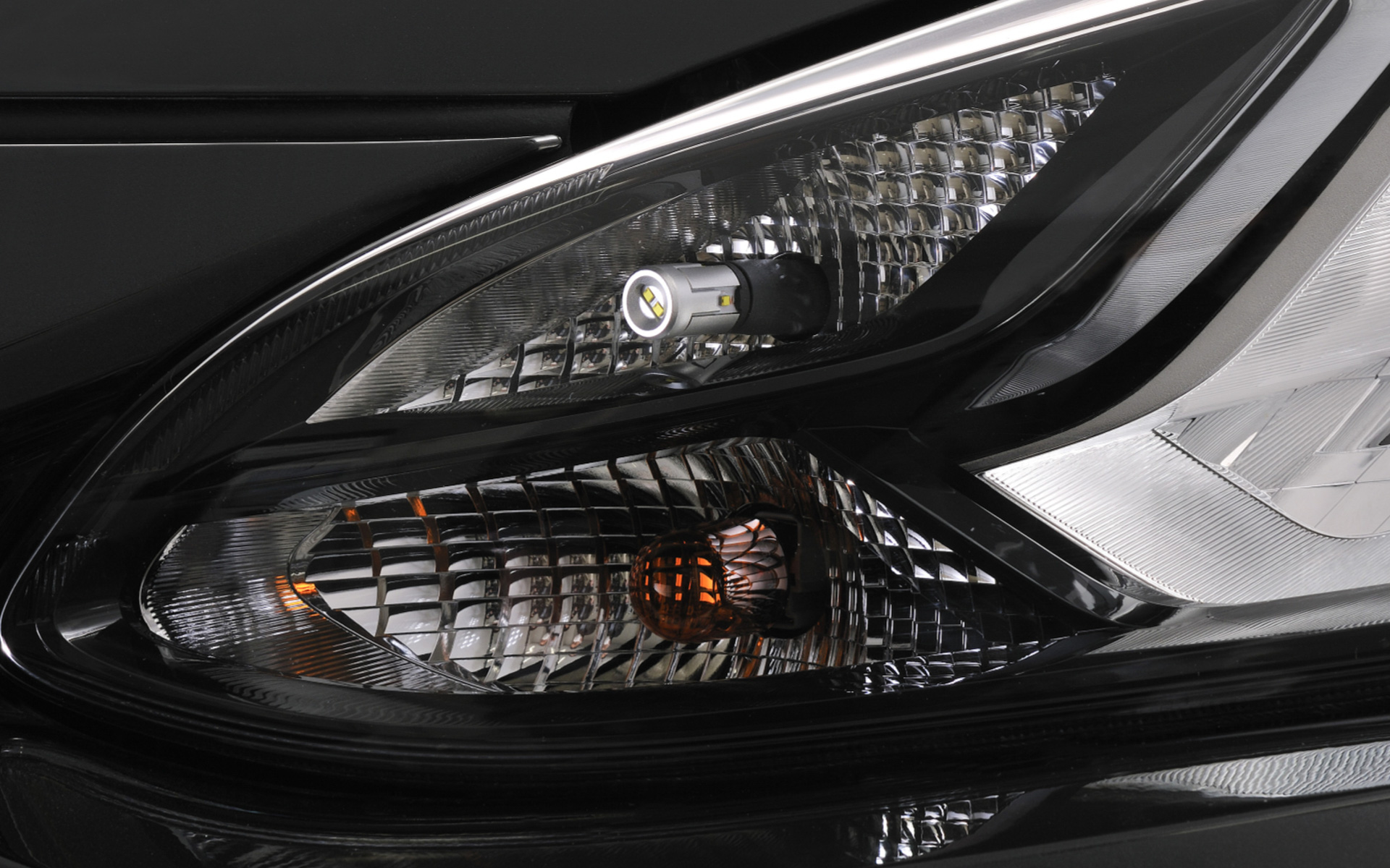 ステルス性に特化したLEDバルブ「GIGA LEDポジションバルブ S400T 6000K」