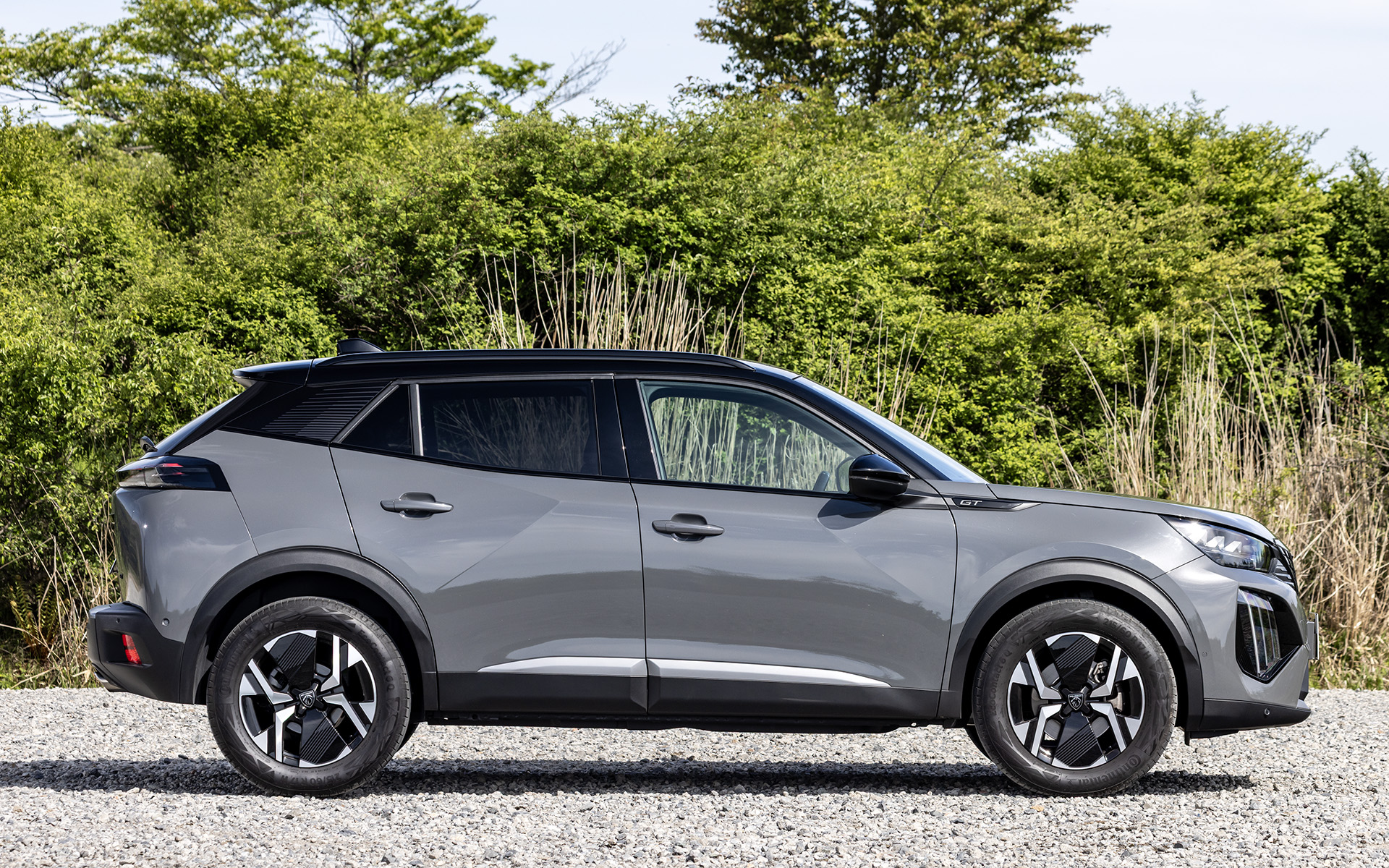 プジョー「2008 GT BlueHDi」（427万3000円）。ボディサイズは4305×1770×1580mm（全長×全幅×全高）、ホイールベースは2610mm。最小回転半径は5.4m。車両重量は1320kg