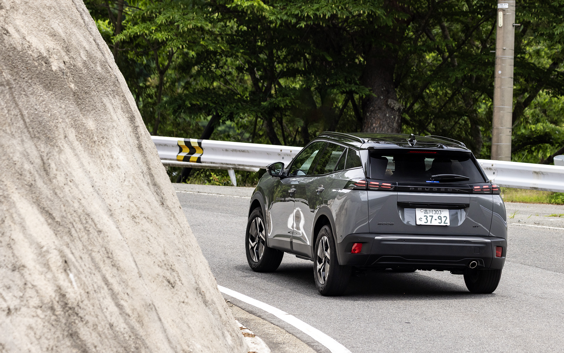信濃比叡広拯院に向かう山道だって“小さなライオン”にはお手の物