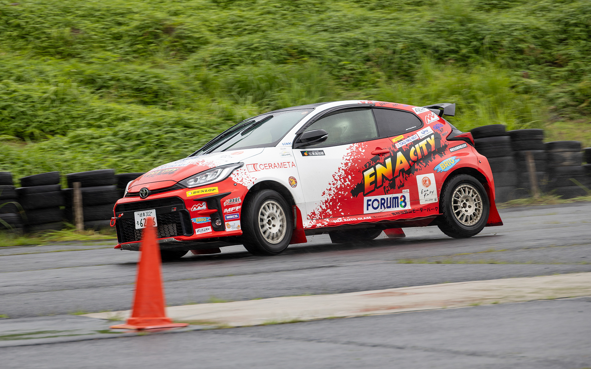 Ena Sustainable Mobility Dayではサステナブル燃料を入れた競技車の同乗試乗やサステナブル燃料を入れた恵那市公用車での公道走行体験乗車も行われた