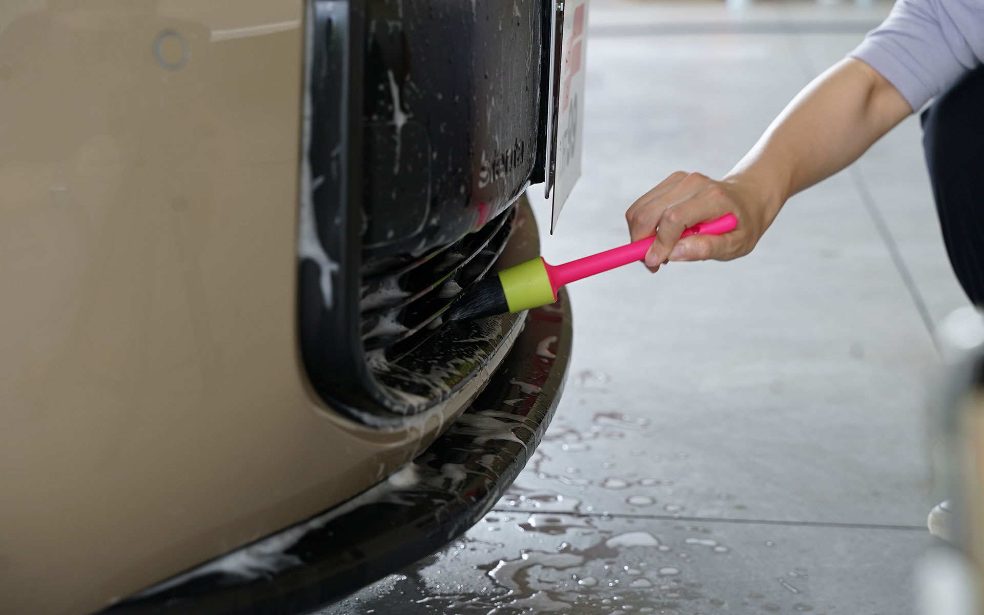 ALAUNEN ウルトラファインブラシ。Amazon販売価格1715円（編集時）。クルマの細かい部分を洗えるパーツ部分専用ブラシ2種セット