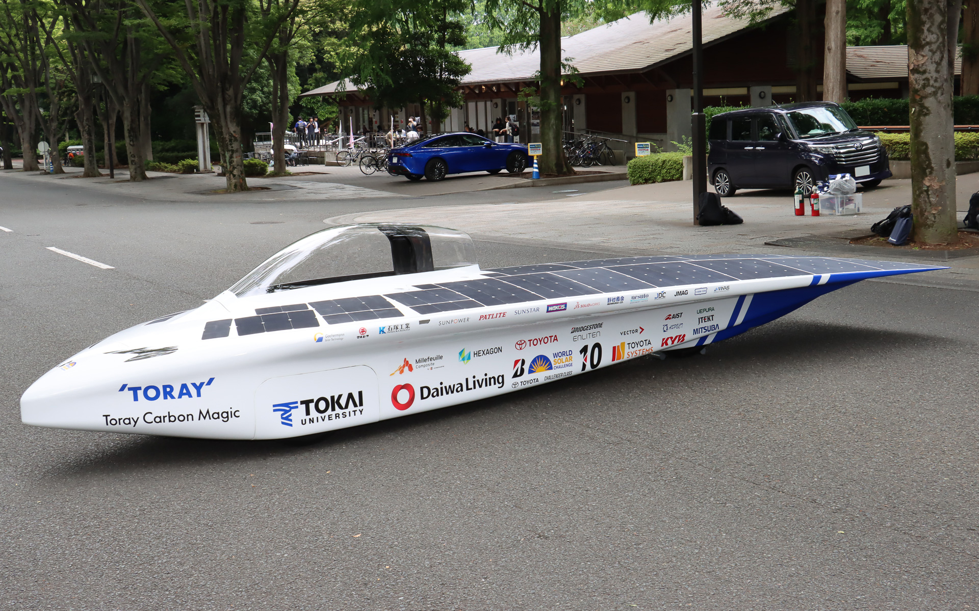 2025年仕様のTokai Challenger。前回大会の2023年モデルと同じくフロント2輪、リア1輪の3輪仕様によるモノハル型を採用している