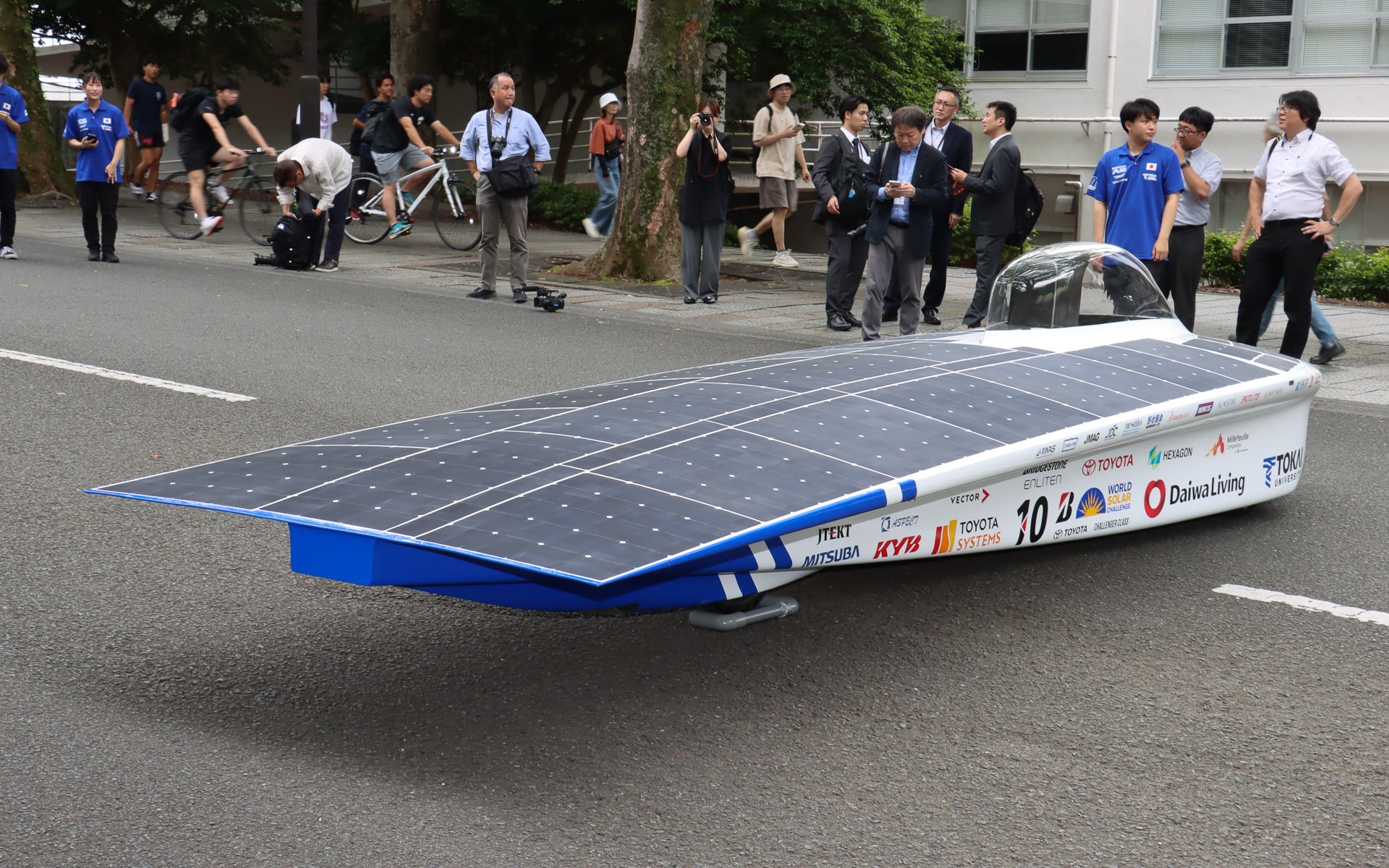 2025年仕様のTokai Challenger。前回大会の2023年モデルと同じくフロント2輪、リア1輪の3輪仕様によるモノハル型を採用している