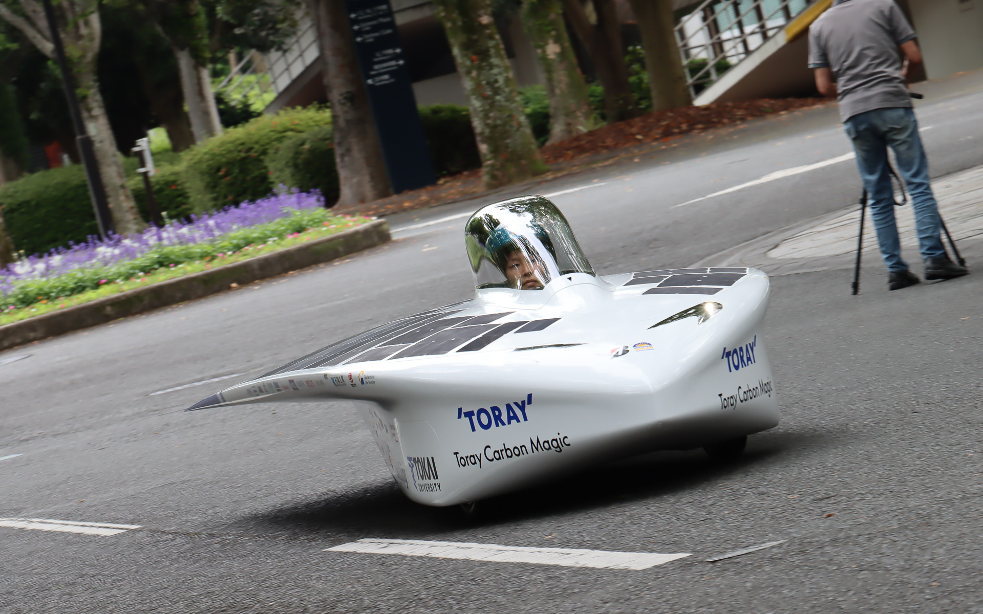 まだようやく走行できる状態になったばかりという新型Tokai Challenger。足まわりなどのセッティングもこれから煮詰めていく状況だけに、万が一のトラブルを避けるため比較的ゆっくりとしたペースで走行していた