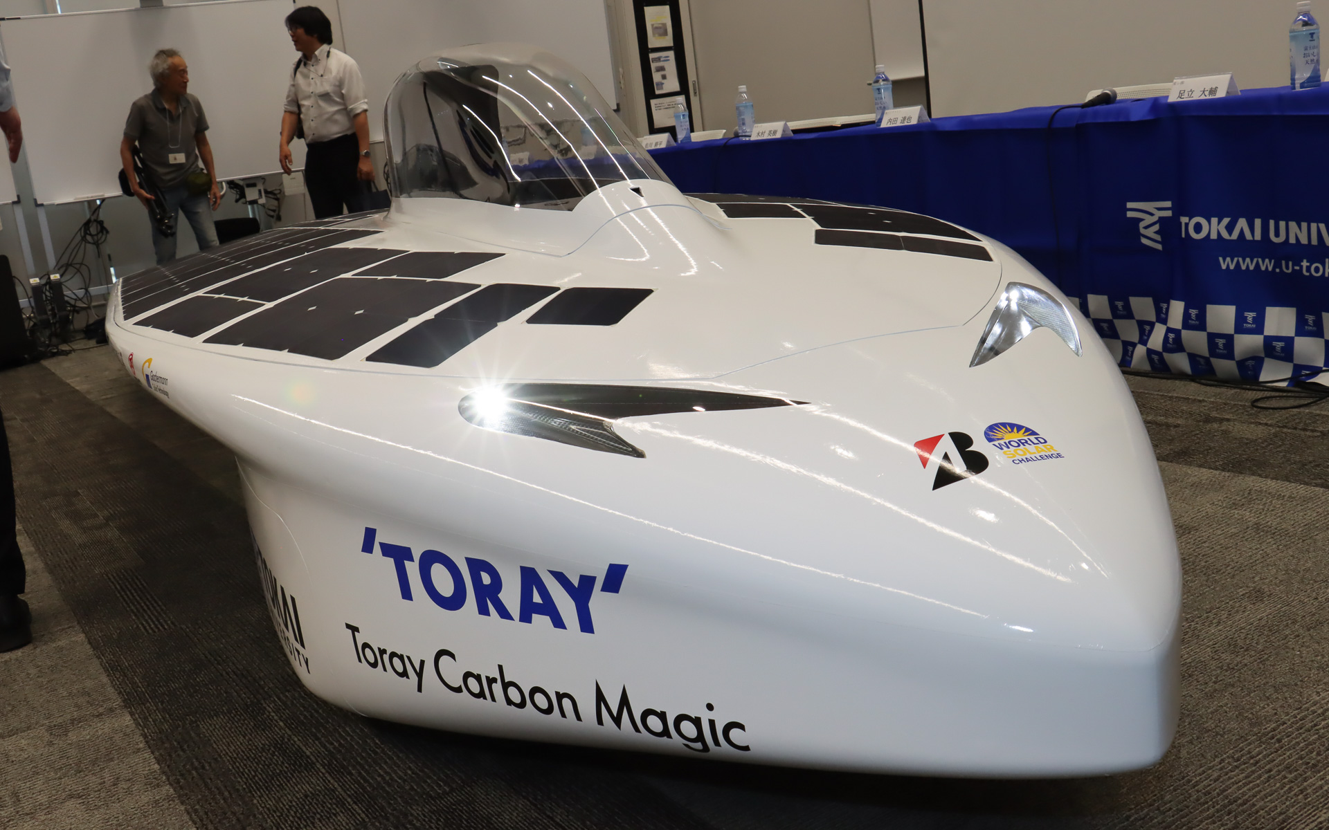 LEDヘッドライトを搭載する