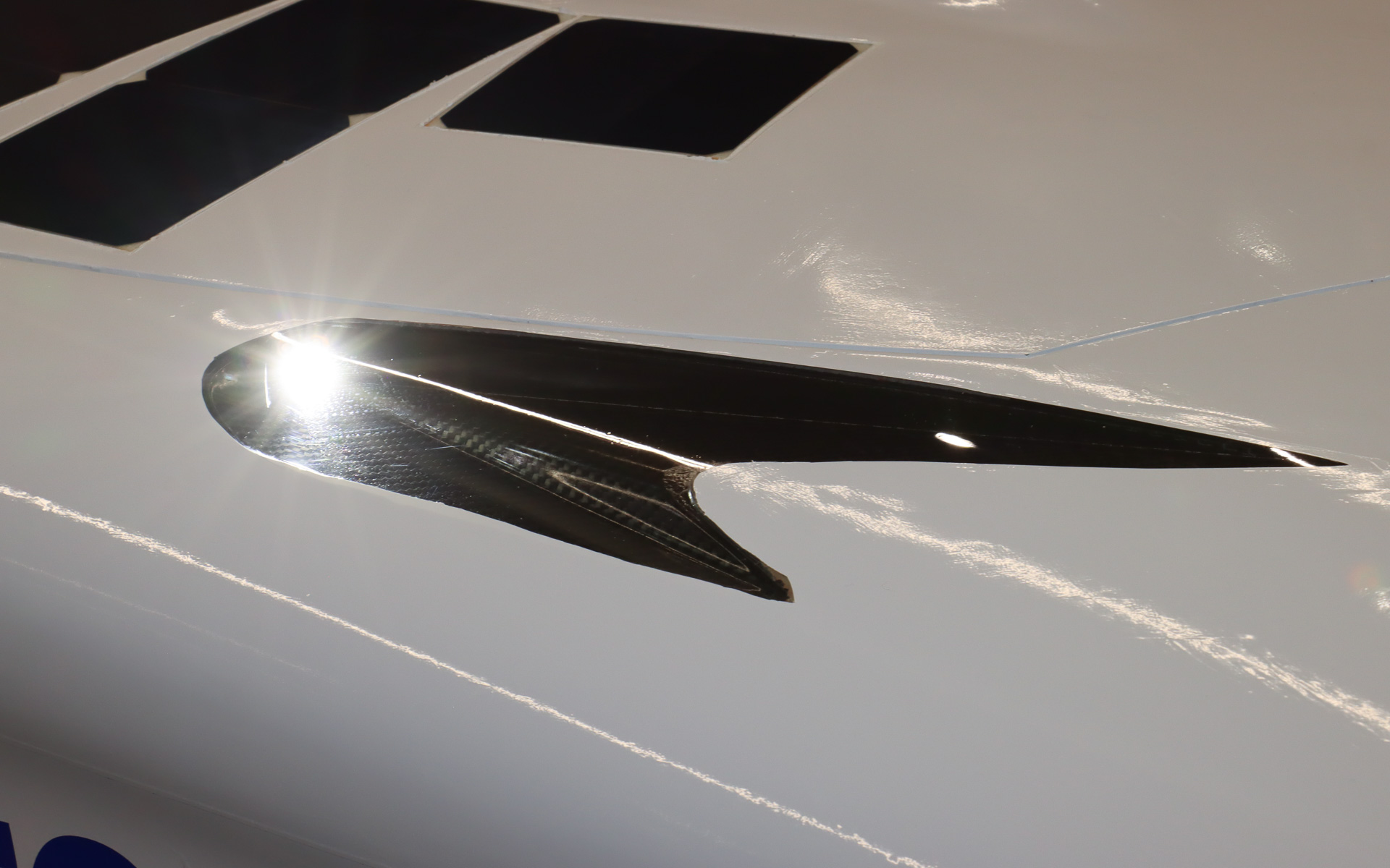 LEDヘッドライトを搭載する