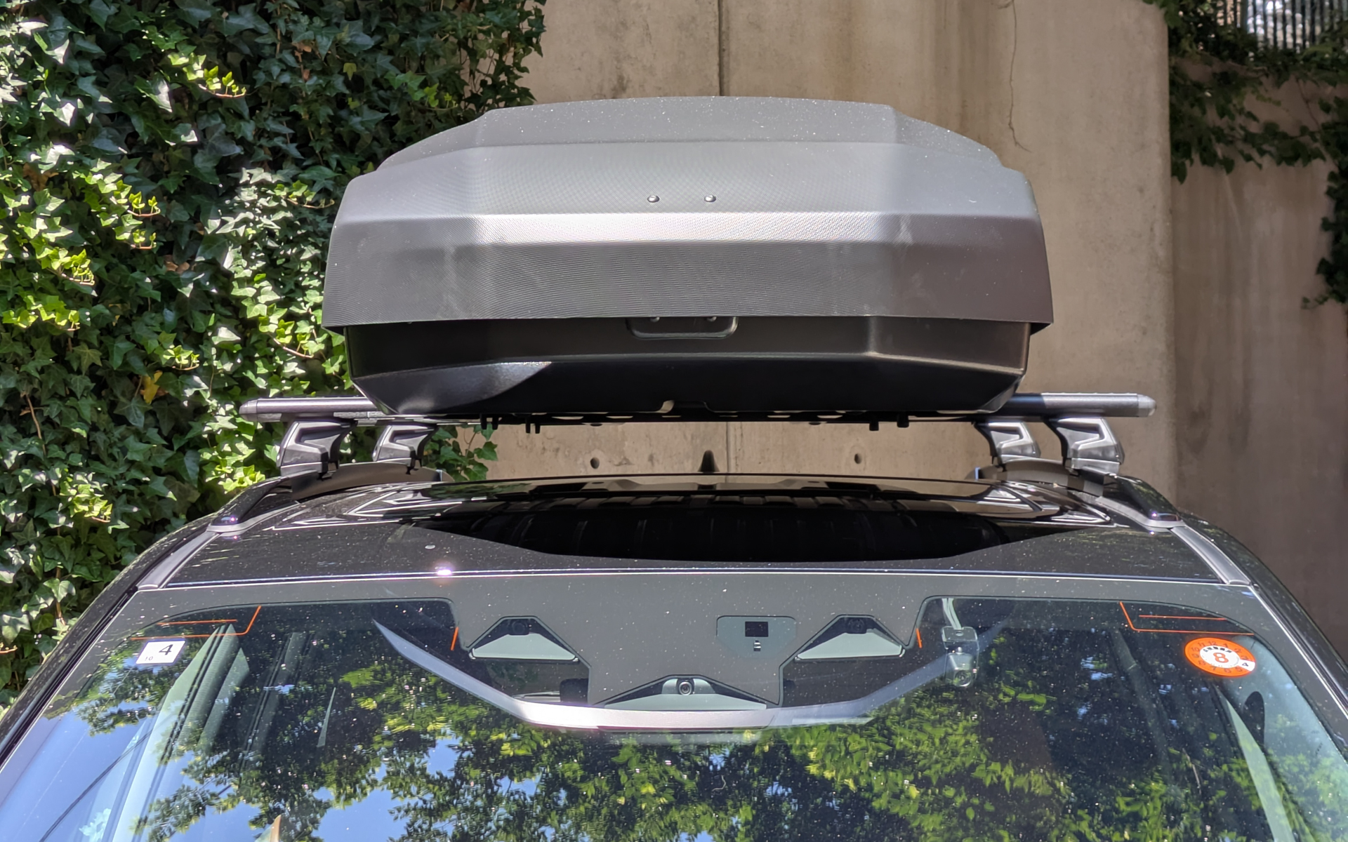 外寸は2150×870×470mm（全長×全幅×全高）、内寸は2070×750mm（全長×全幅）、下面積は770mm、製品重量は22kg