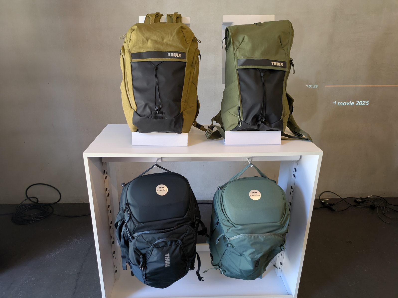 上段が自転車通勤者向けバックパック「THULE Paramount Bike Commute」。下段は旅行用パック「Thule Landmark（ランドマーク）」シリーズ