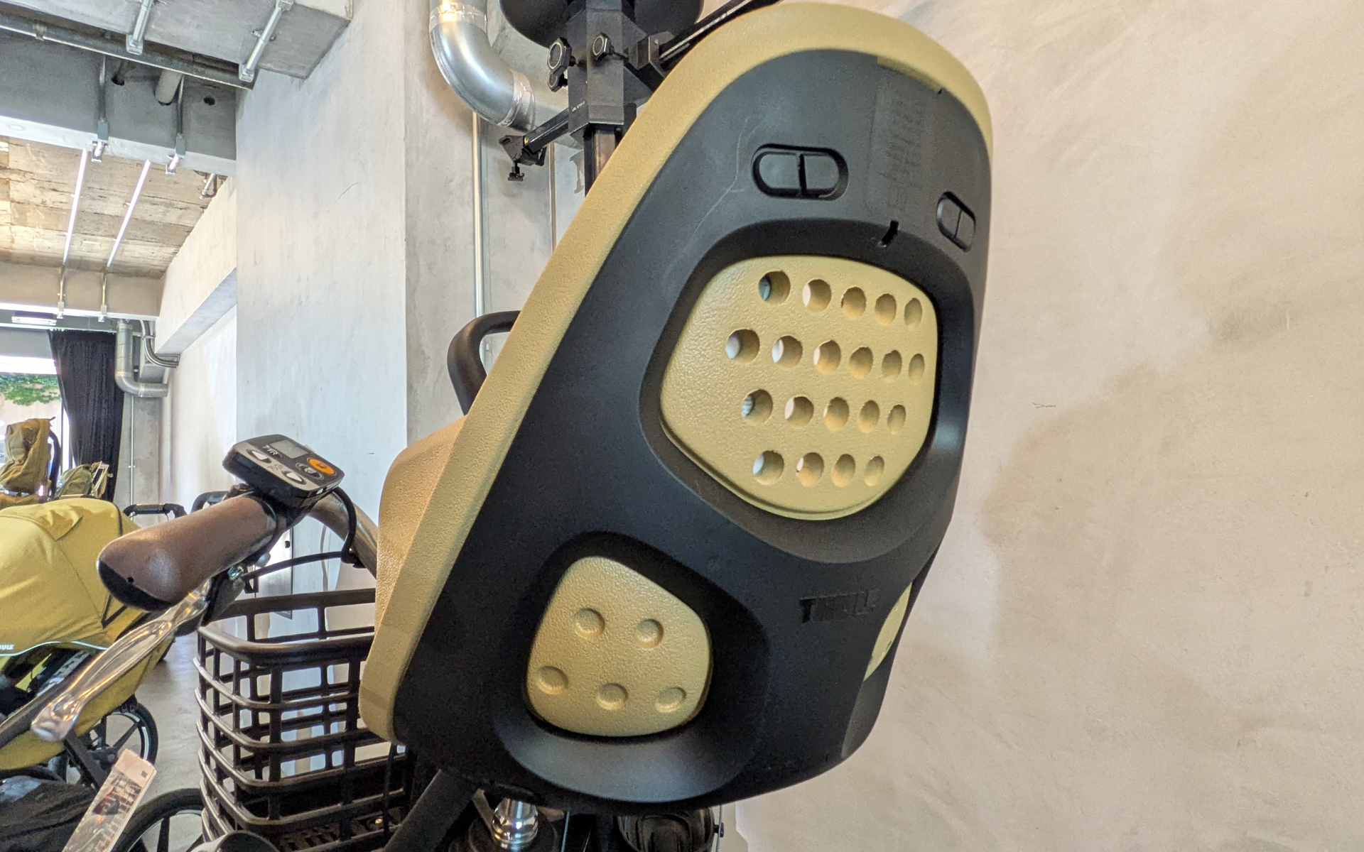 シート部分は硬すぎず柔らかすぎないフォーム素材を採用している