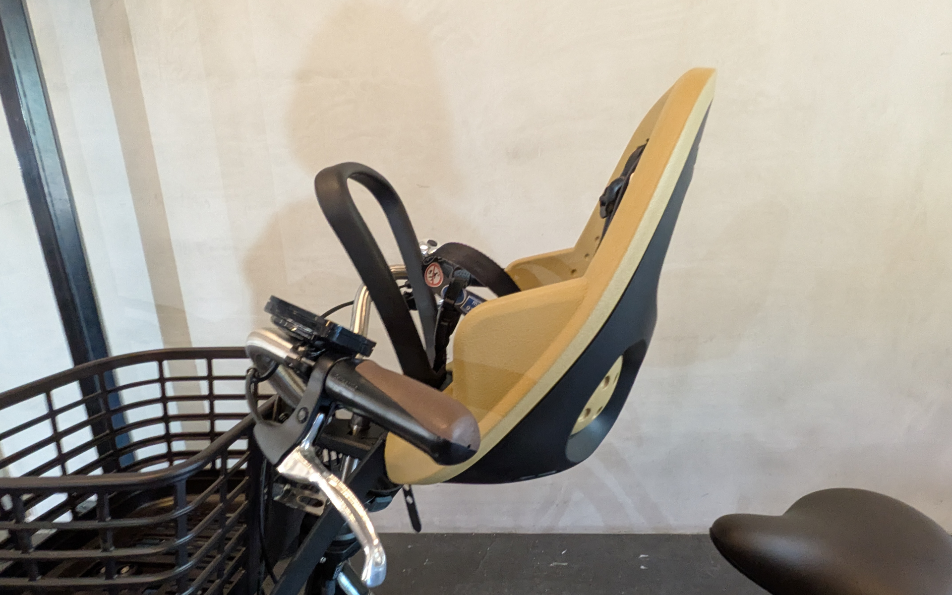 シート部分は硬すぎず柔らかすぎないフォーム素材を採用している