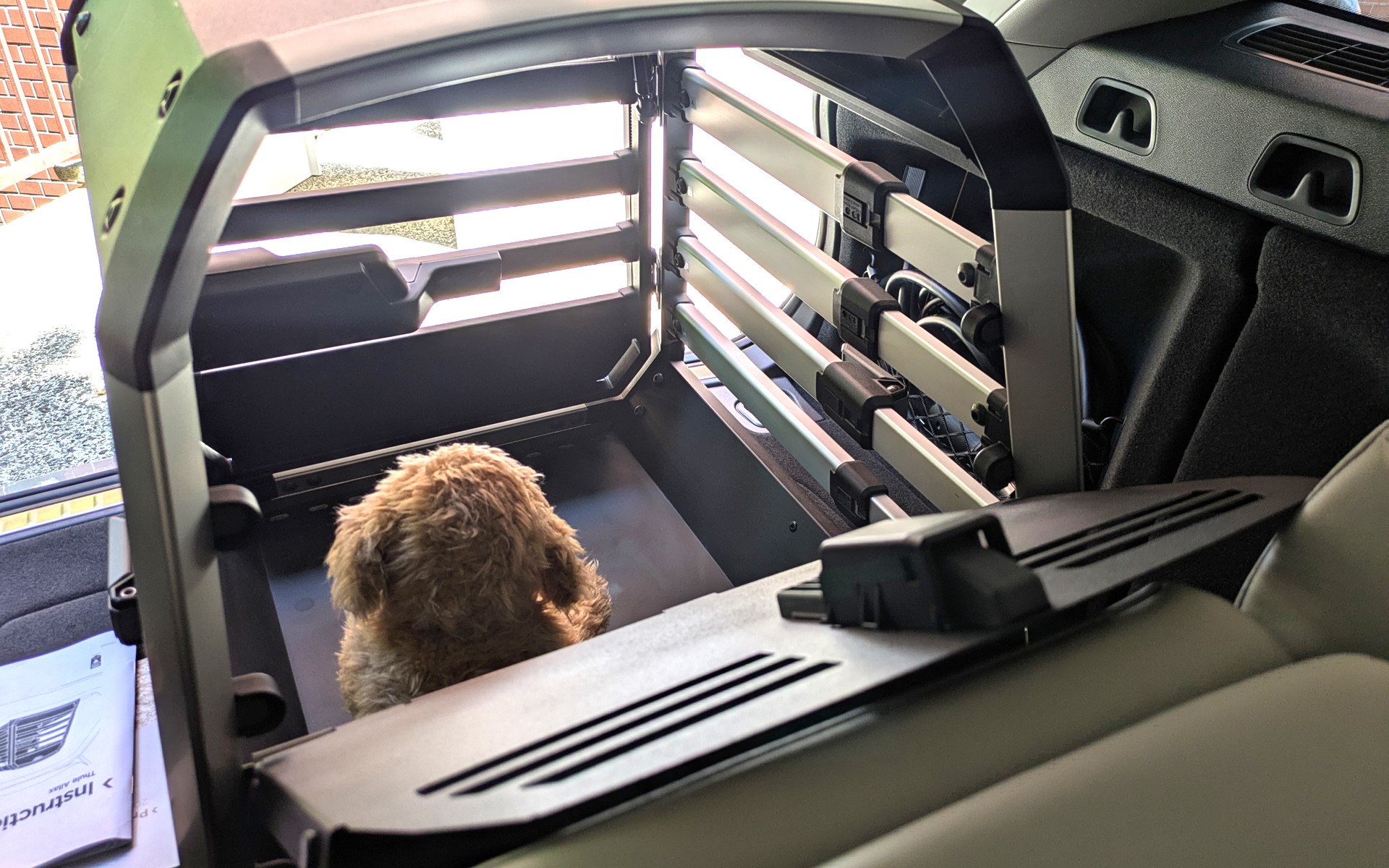 反対側にも扉が付いているので、愛犬が寂しそうなときもすぐにケアできる