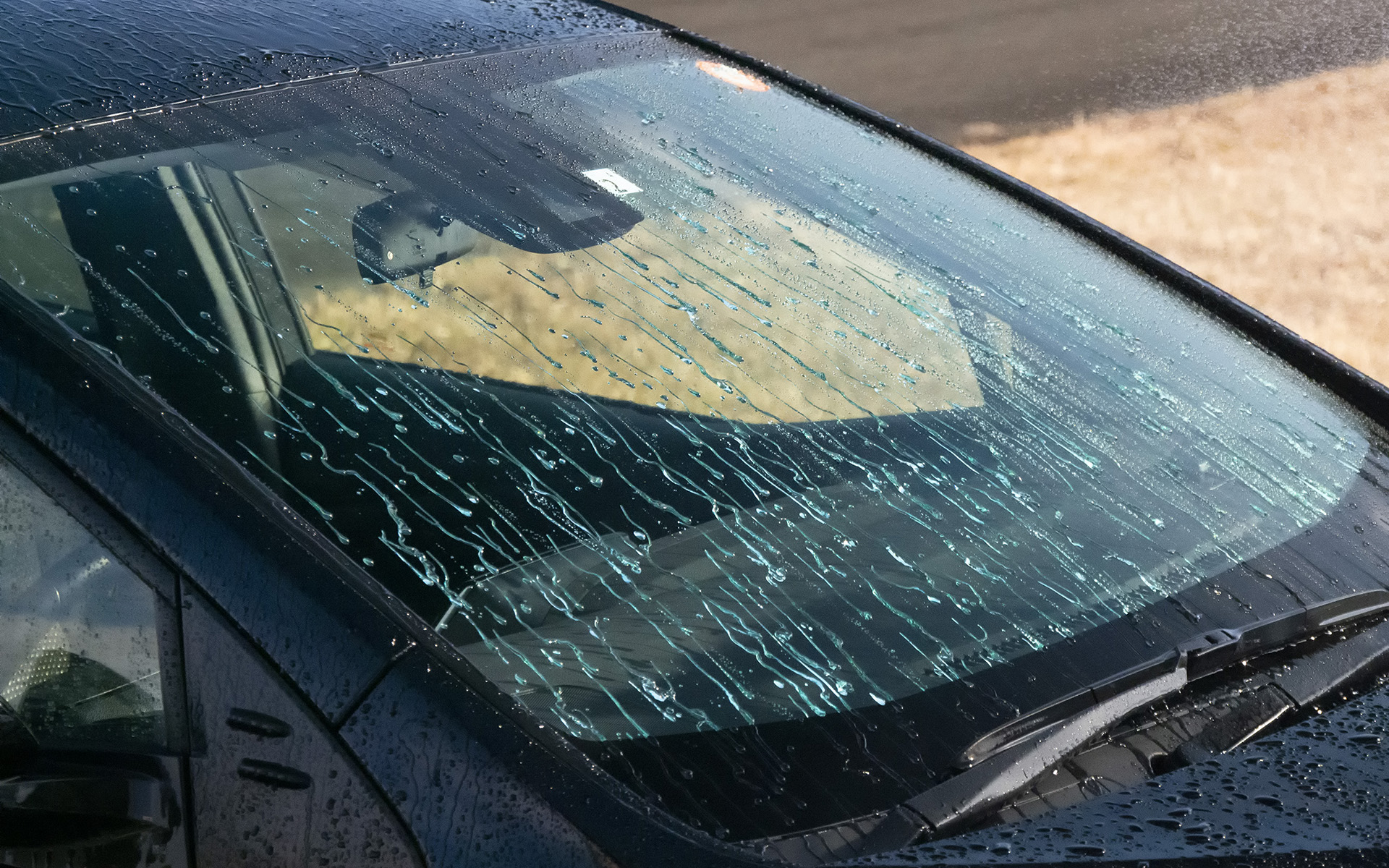 【窓・ガラス用】ぬりぬりガラコDX。Amazon販売価格995円（編集時）。フッ素不使用ながらも約4か月撥水が持続！