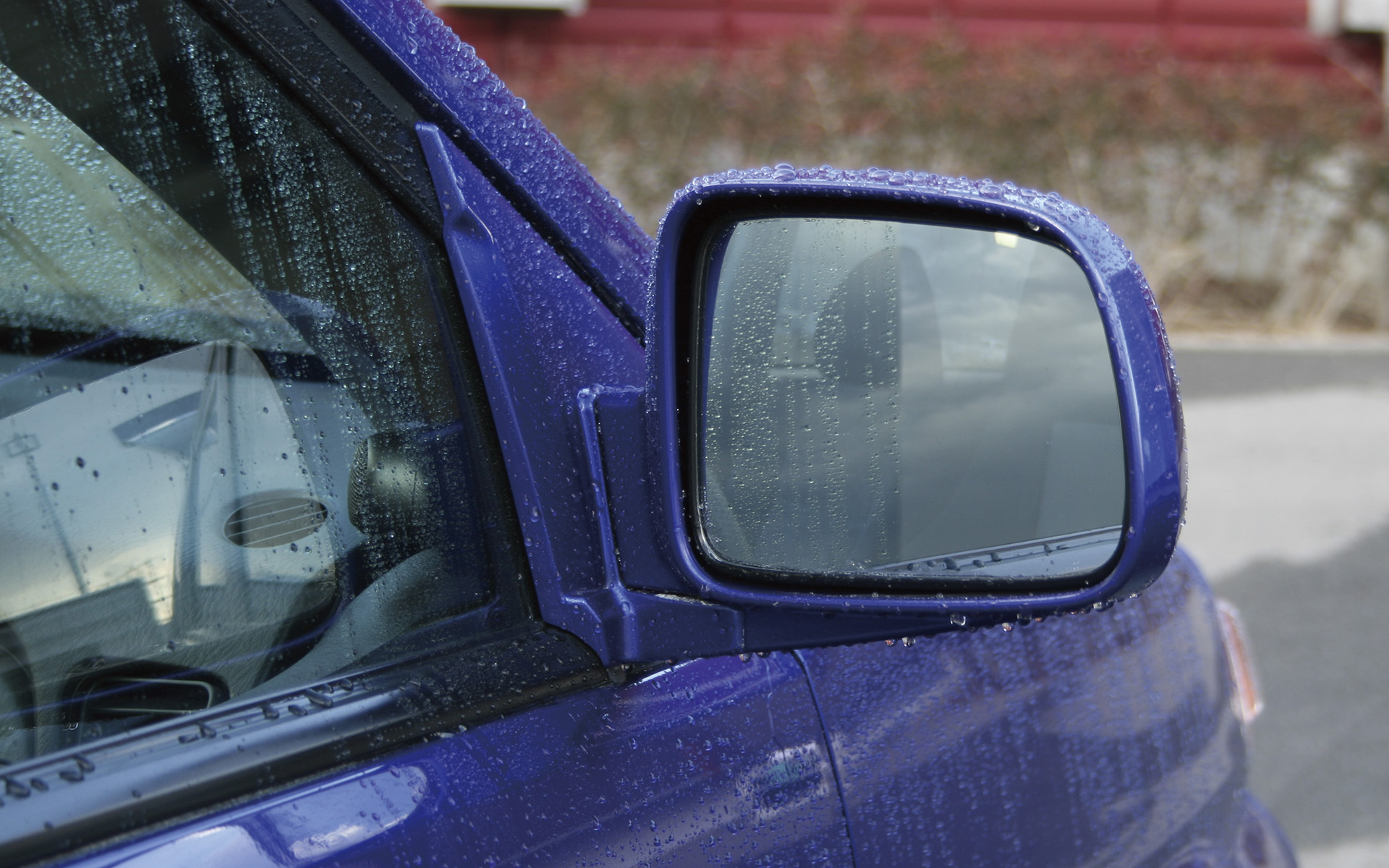 【サイドミラー用】ガラコミラーコートZERO。Amazon販売価格799円（編集時）。サイドミラーに加え、バックカメラにも使える超撥水コーティング剤！