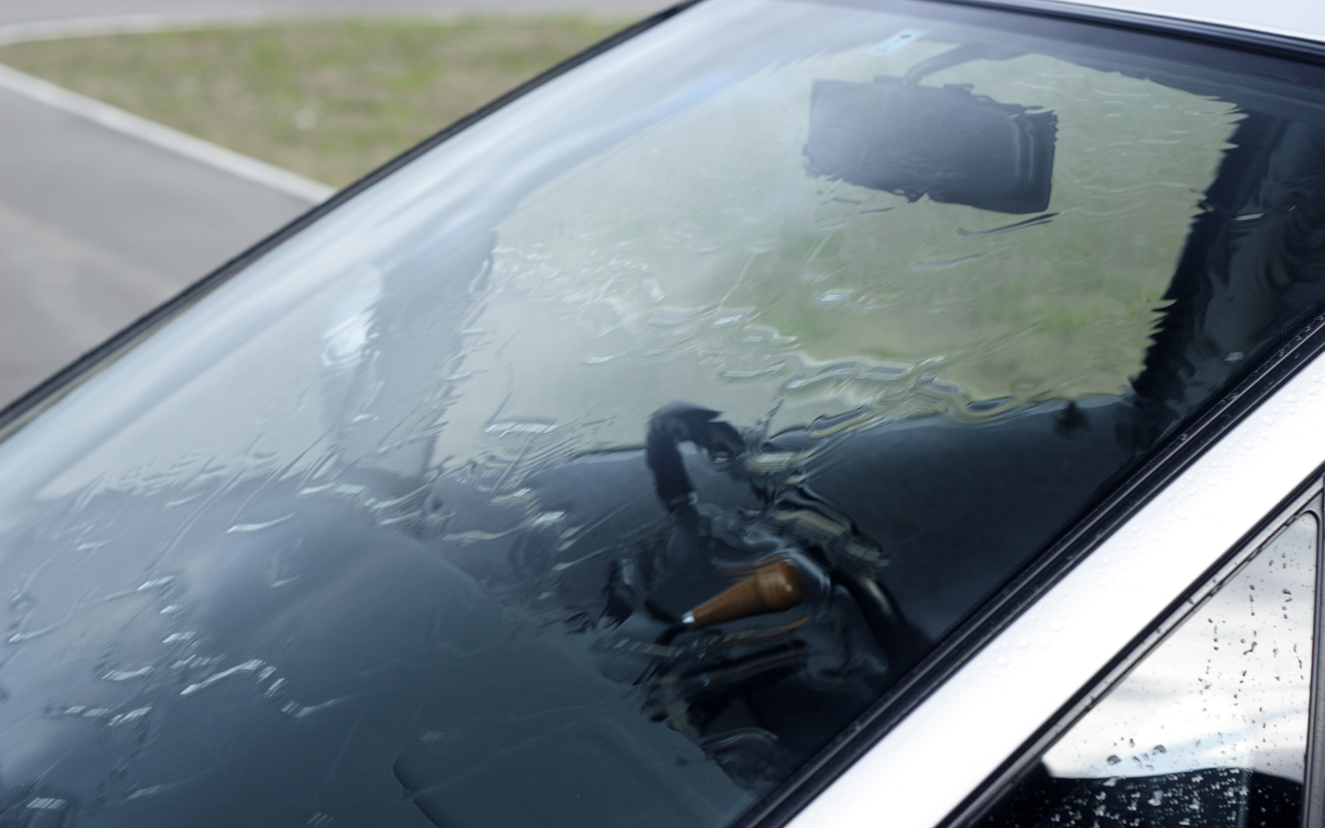 【窓・ガラス用】ガラコぬりぬりコンパウンド。Amazon販売価格898円（編集時）。ガンコな油膜や強力なフッ素コーティング被膜もスムーズにクリーニングできる、ガラスコーティング剤の下地処理剤