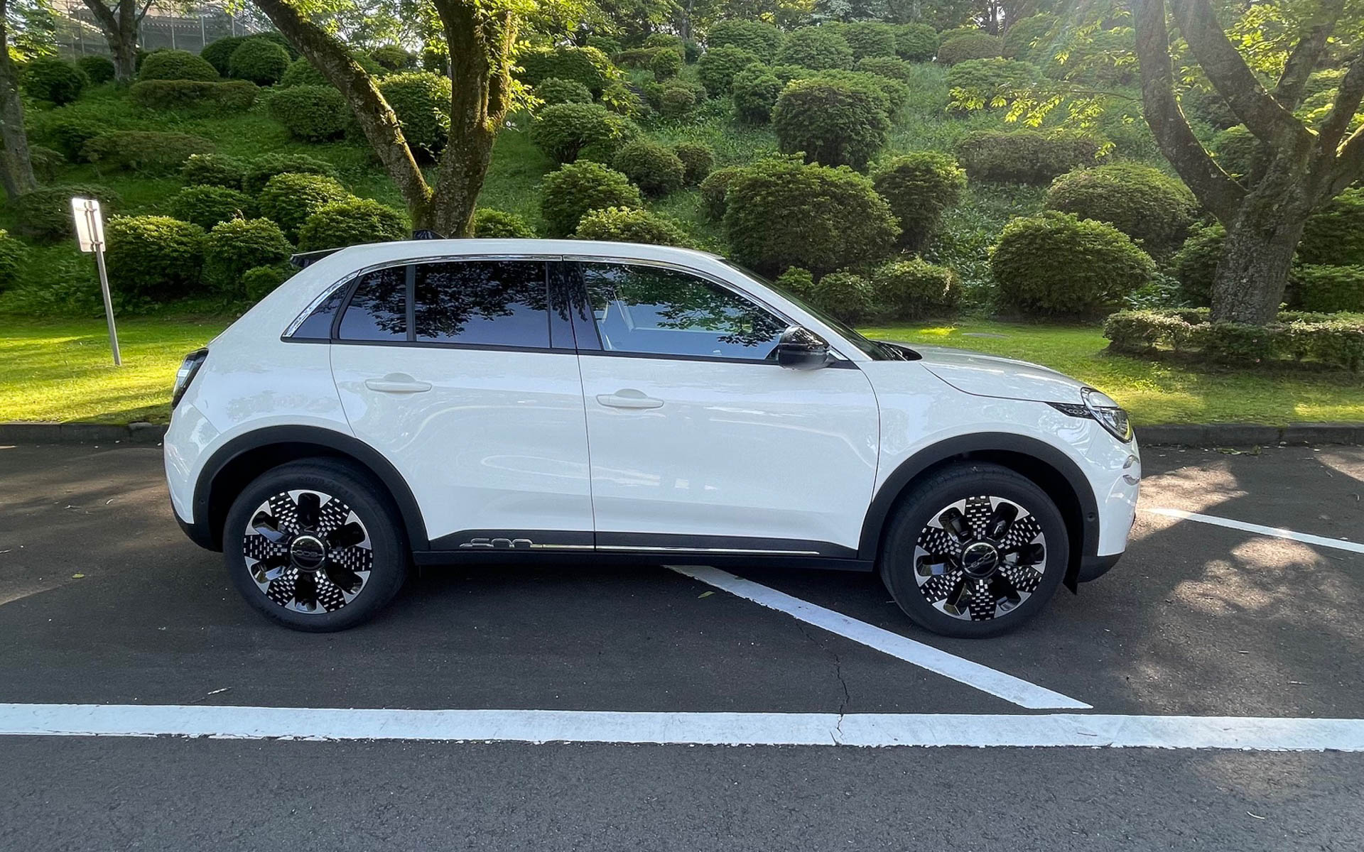 フィアット・600ハイブリッド。Bセグの中に収められた使いやすいサイズ。今まで後席を諦めていたかもしれないユーザーにとっても朗報だ