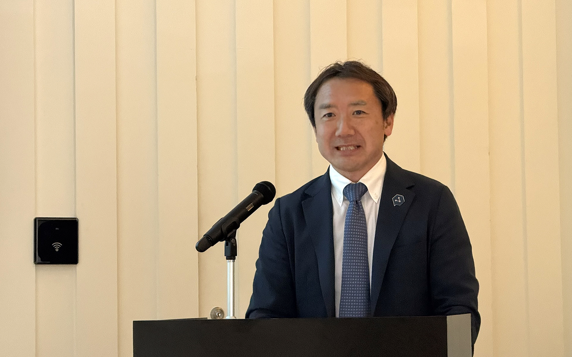 DeepLの企業向けビジネスや日本市場への取り組みに関して説明するDeepLジャパン合同会社 アジア太平洋統括 社長の高山清光氏